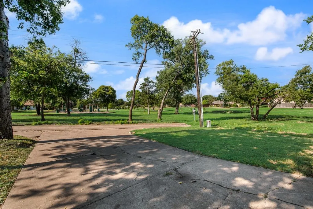 Single Family Residence For Rent in Dallas County , 123 S Venice Drive, Duncanville, Texas 75116, 3 Bedrooms, 2 Bathrooms, 2 Garage spaces, 2,198 Sqft, built in 1973, Price $2,100, mls#21334673, Real Estate Agent in Duncanville, Homes For Rent in Dallas county, Homes For Rent in Duncanville, Realtor in Duncanville Texas, Real Estate Brokerage Independent Realty Texas, Luminita Cordes Realtor