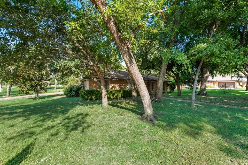 Single Family Residence For Rent in Dallas County , 123 S Venice Drive, Duncanville, Texas 75116, 3 Bedrooms, 2 Bathrooms, 2 Garage spaces, 2,198 Sqft, built in 1973, Price $2,100, mls#21334673, Real Estate Agent in Duncanville, Homes For Rent in Dallas county, Homes For Rent in Duncanville, Realtor in Duncanville Texas, Real Estate Brokerage Independent Realty Texas, Luminita Cordes Realtor