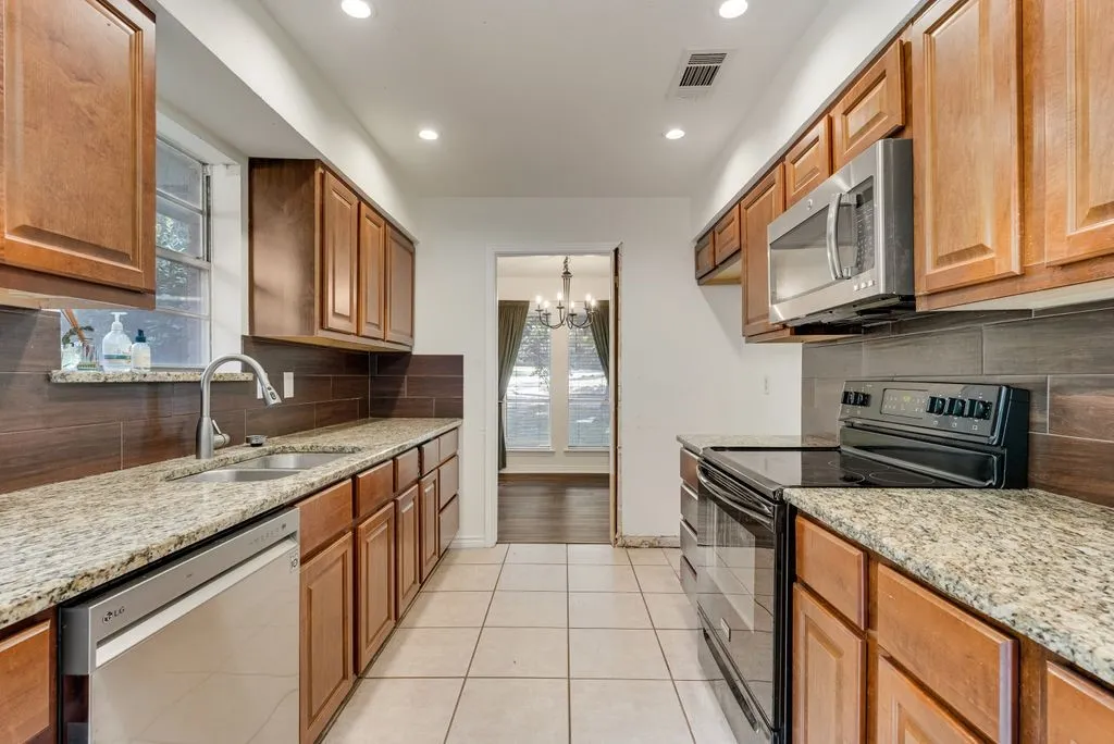 Single Family Residence For Rent in Dallas County , 123 S Venice Drive, Duncanville, Texas 75116, 3 Bedrooms, 2 Bathrooms, 2 Garage spaces, 2,198 Sqft, built in 1973, Price $2,100, mls#21334673, Real Estate Agent in Duncanville, Homes For Rent in Dallas county, Homes For Rent in Duncanville, Realtor in Duncanville Texas, Real Estate Brokerage Independent Realty Texas, Luminita Cordes Realtor