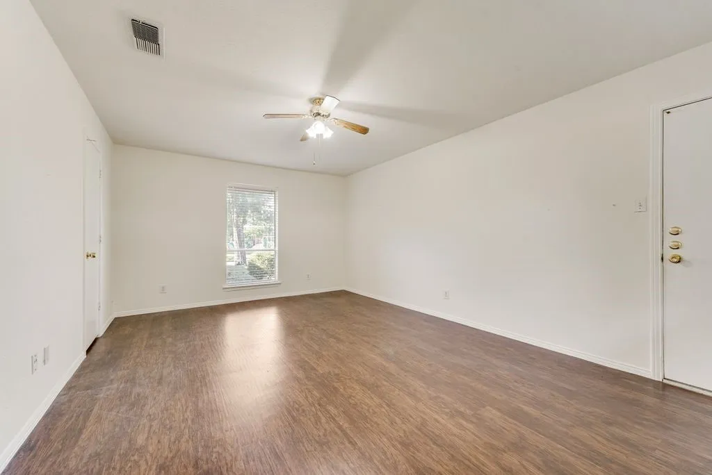 Single Family Residence For Rent in Dallas County , 123 S Venice Drive, Duncanville, Texas 75116, 3 Bedrooms, 2 Bathrooms, 2 Garage spaces, 2,198 Sqft, built in 1973, Price $2,100, mls#21334673, Real Estate Agent in Duncanville, Homes For Rent in Dallas county, Homes For Rent in Duncanville, Realtor in Duncanville Texas, Real Estate Brokerage Independent Realty Texas, Luminita Cordes Realtor