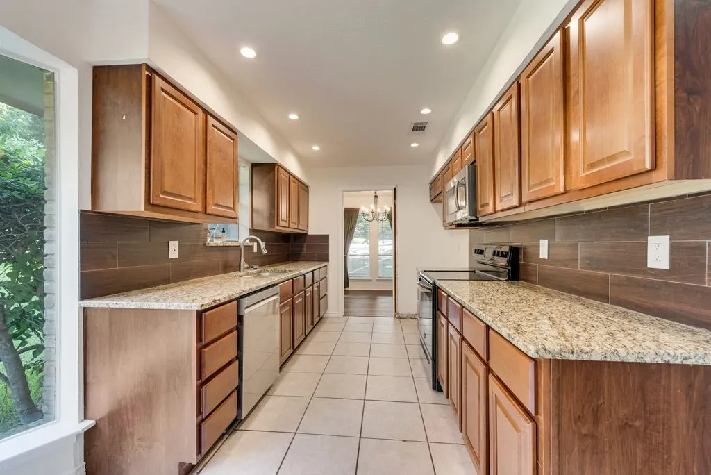 Single Family Residence For Rent in Dallas County , 123 S Venice Drive, Duncanville, Texas 75116, 3 Bedrooms, 2 Bathrooms, 2 Garage spaces, 2,198 Sqft, built in 1973, Price $2,100, mls#21334673, Real Estate Agent in Duncanville, Homes For Rent in Dallas county, Homes For Rent in Duncanville, Realtor in Duncanville Texas, Real Estate Brokerage Independent Realty Texas, Luminita Cordes Realtor