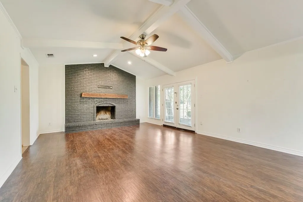 Single Family Residence For Rent in Dallas County , 123 S Venice Drive, Duncanville, Texas 75116, 3 Bedrooms, 2 Bathrooms, 2 Garage spaces, 2,198 Sqft, built in 1973, Price $2,100, mls#21334673, Real Estate Agent in Duncanville, Homes For Rent in Dallas county, Homes For Rent in Duncanville, Realtor in Duncanville Texas, Real Estate Brokerage Independent Realty Texas, Luminita Cordes Realtor