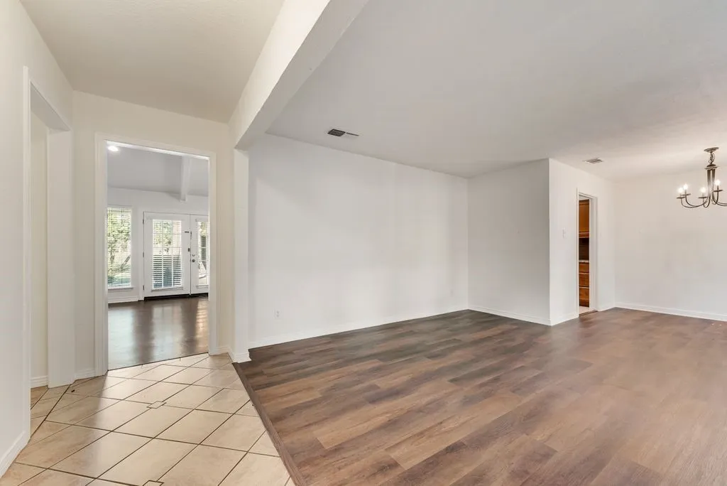 Single Family Residence For Rent in Dallas County , 123 S Venice Drive, Duncanville, Texas 75116, 3 Bedrooms, 2 Bathrooms, 2 Garage spaces, 2,198 Sqft, built in 1973, Price $2,100, mls#21334673, Real Estate Agent in Duncanville, Homes For Rent in Dallas county, Homes For Rent in Duncanville, Realtor in Duncanville Texas, Real Estate Brokerage Independent Realty Texas, Luminita Cordes Realtor