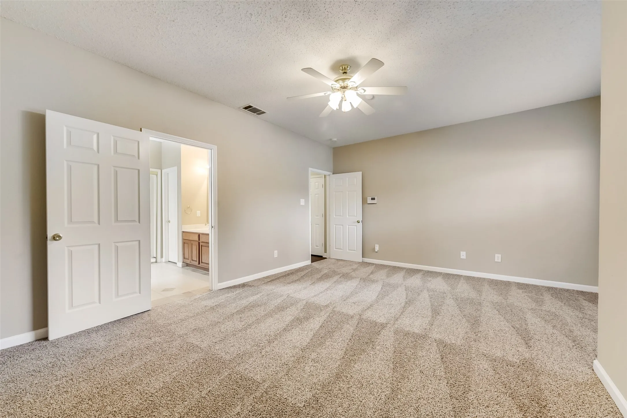 Single Family Residence For Rent in Collin County , 7909 Kristina Lane, Frisco, Texas 75034, 3 Bedrooms, 3 Bathrooms, 2 Garage spaces, 2,309 Sqft, built in 1999, Price $2,895, mls#21333514, Real Estate Agent in Frisco, Homes For Rent in Collin county, Homes For Rent in Frisco, Realtor in Frisco Texas, Real Estate Brokerage Independent Realty Texas, Luminita Cordes Realtor