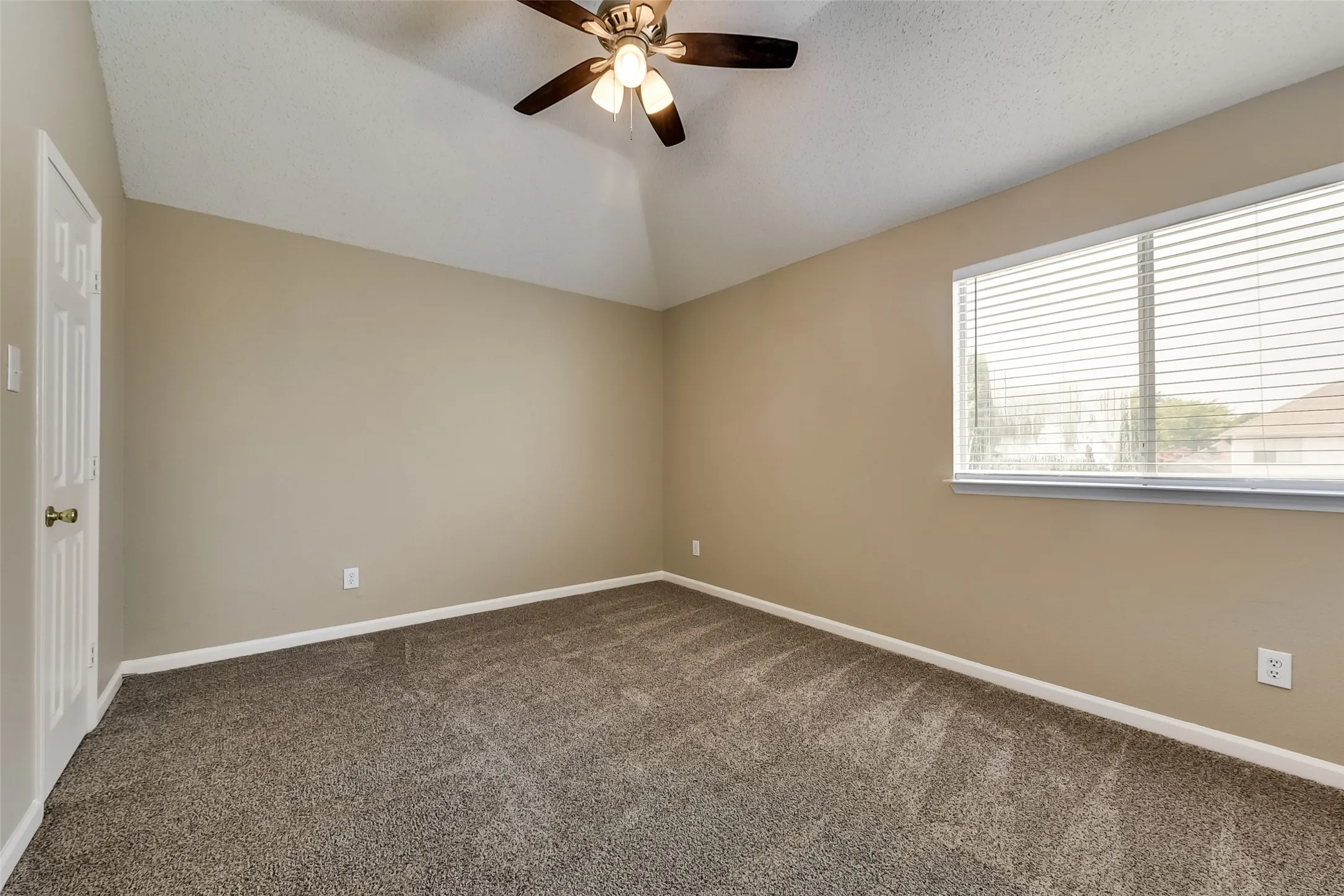 Single Family Residence For Rent in Collin County , 7909 Kristina Lane, Frisco, Texas 75034, 3 Bedrooms, 3 Bathrooms, 2 Garage spaces, 2,309 Sqft, built in 1999, Price $2,895, mls#21333514, Real Estate Agent in Frisco, Homes For Rent in Collin county, Homes For Rent in Frisco, Realtor in Frisco Texas, Real Estate Brokerage Independent Realty Texas, Luminita Cordes Realtor