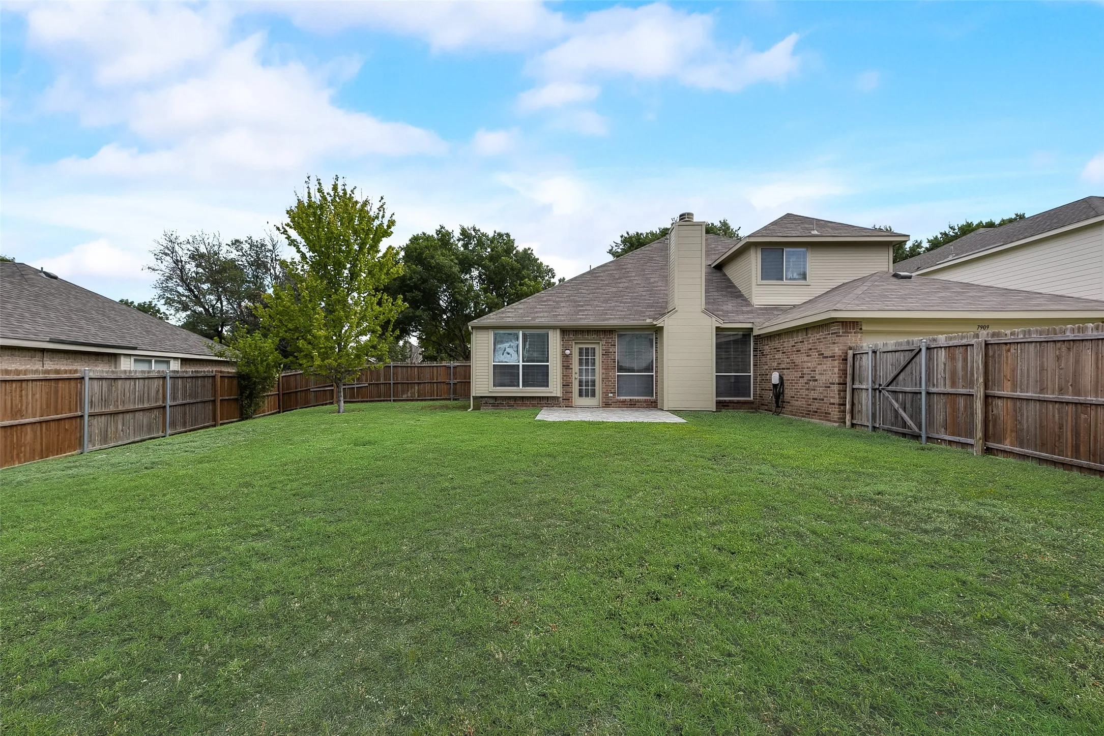 Single Family Residence For Rent in Collin County , 7909 Kristina Lane, Frisco, Texas 75034, 3 Bedrooms, 3 Bathrooms, 2 Garage spaces, 2,309 Sqft, built in 1999, Price $2,895, mls#21333514, Real Estate Agent in Frisco, Homes For Rent in Collin county, Homes For Rent in Frisco, Realtor in Frisco Texas, Real Estate Brokerage Independent Realty Texas, Luminita Cordes Realtor