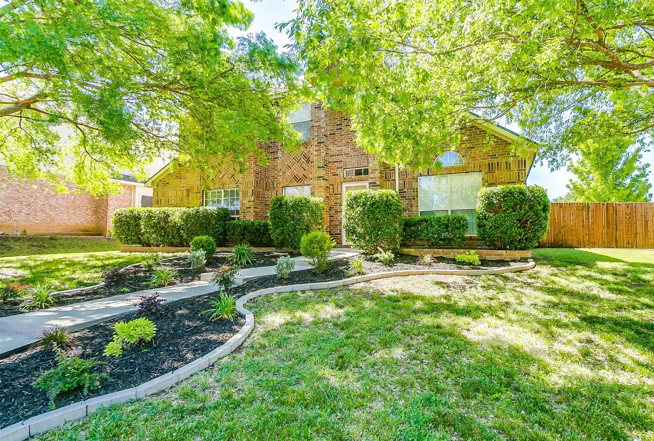Single Family Residence For Rent in Collin County , 7909 Kristina Lane, Frisco, Texas 75034, 3 Bedrooms, 3 Bathrooms, 2 Garage spaces, 2,309 Sqft, built in 1999, Price $2,895, mls#21333514, Real Estate Agent in Frisco, Homes For Rent in Collin county, Homes For Rent in Frisco, Realtor in Frisco Texas, Real Estate Brokerage Independent Realty Texas, Luminita Cordes Realtor