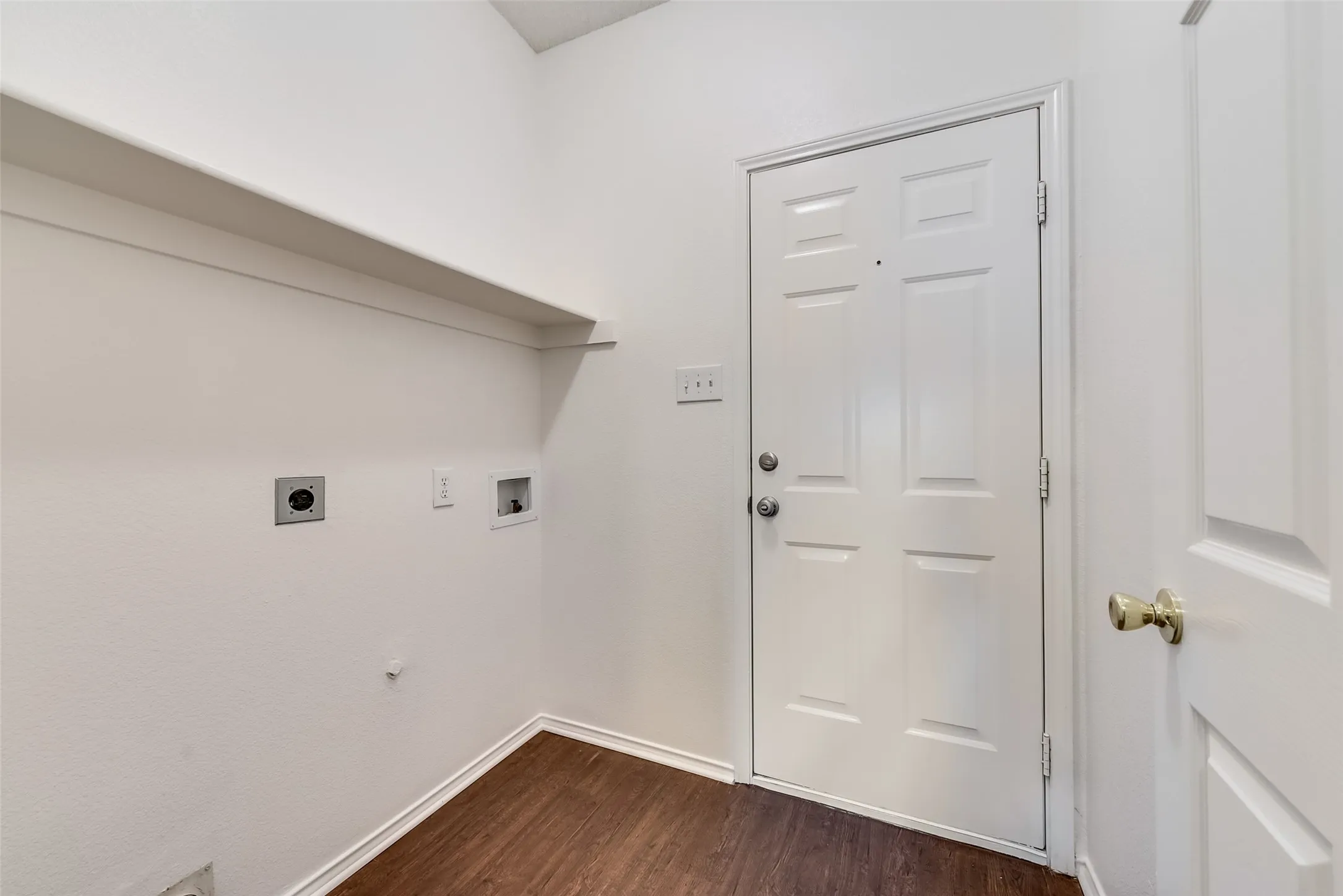Single Family Residence For Rent in Collin County , 7909 Kristina Lane, Frisco, Texas 75034, 3 Bedrooms, 3 Bathrooms, 2 Garage spaces, 2,309 Sqft, built in 1999, Price $2,895, mls#21333514, Real Estate Agent in Frisco, Homes For Rent in Collin county, Homes For Rent in Frisco, Realtor in Frisco Texas, Real Estate Brokerage Independent Realty Texas, Luminita Cordes Realtor