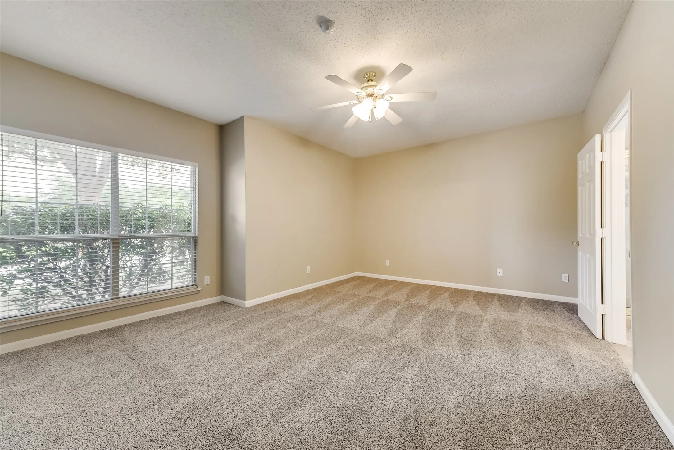 Single Family Residence For Rent in Collin County , 7909 Kristina Lane, Frisco, Texas 75034, 3 Bedrooms, 3 Bathrooms, 2 Garage spaces, 2,309 Sqft, built in 1999, Price $2,895, mls#21333514, Real Estate Agent in Frisco, Homes For Rent in Collin county, Homes For Rent in Frisco, Realtor in Frisco Texas, Real Estate Brokerage Independent Realty Texas, Luminita Cordes Realtor