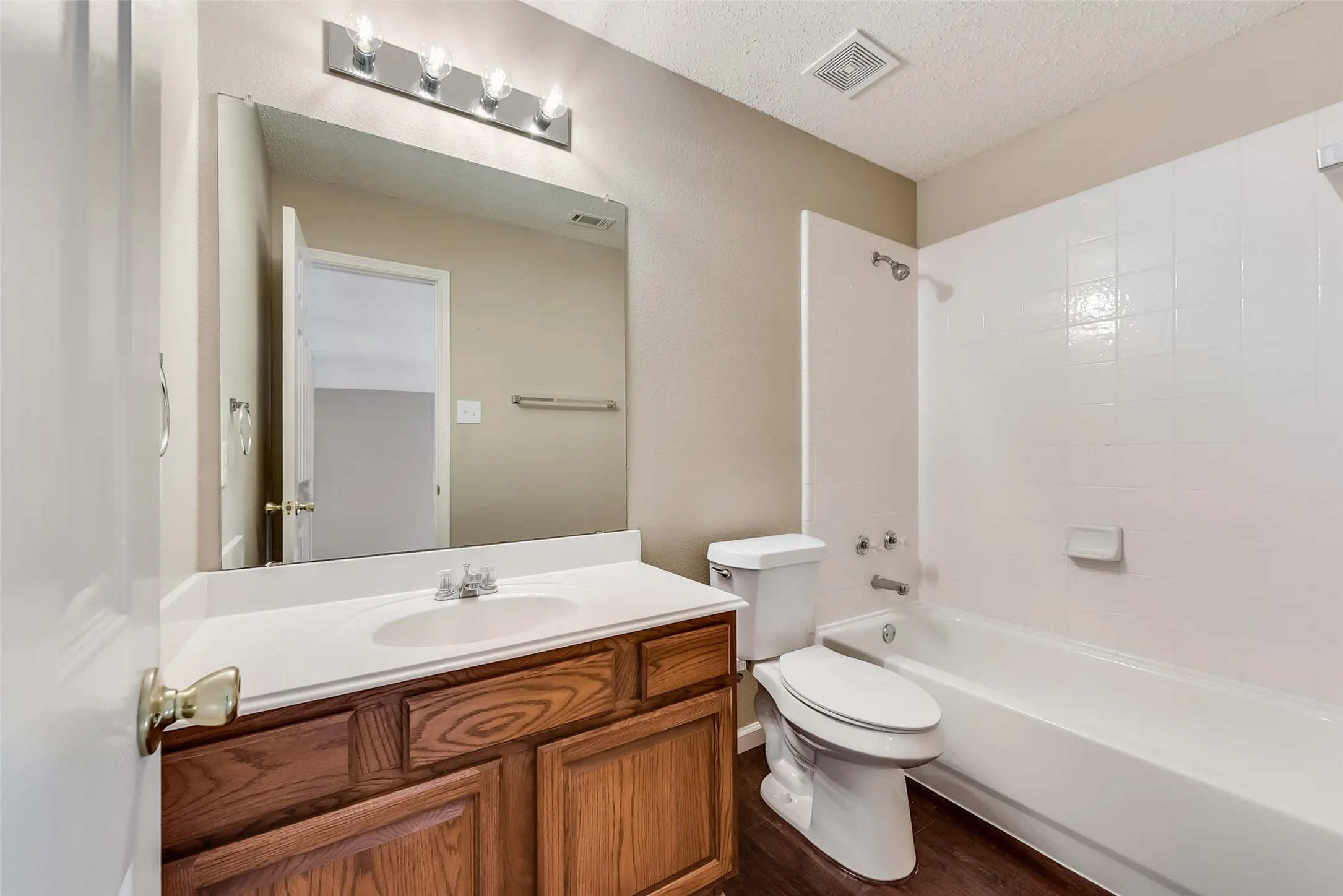 Single Family Residence For Rent in Collin County , 7909 Kristina Lane, Frisco, Texas 75034, 3 Bedrooms, 3 Bathrooms, 2 Garage spaces, 2,309 Sqft, built in 1999, Price $2,895, mls#21333514, Real Estate Agent in Frisco, Homes For Rent in Collin county, Homes For Rent in Frisco, Realtor in Frisco Texas, Real Estate Brokerage Independent Realty Texas, Luminita Cordes Realtor