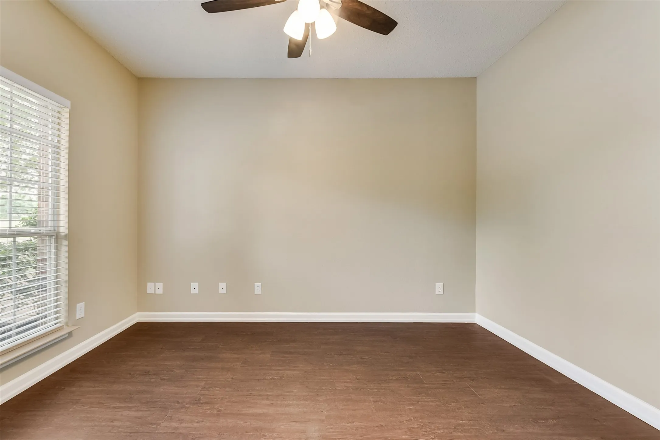 Single Family Residence For Rent in Collin County , 7909 Kristina Lane, Frisco, Texas 75034, 3 Bedrooms, 3 Bathrooms, 2 Garage spaces, 2,309 Sqft, built in 1999, Price $2,895, mls#21333514, Real Estate Agent in Frisco, Homes For Rent in Collin county, Homes For Rent in Frisco, Realtor in Frisco Texas, Real Estate Brokerage Independent Realty Texas, Luminita Cordes Realtor