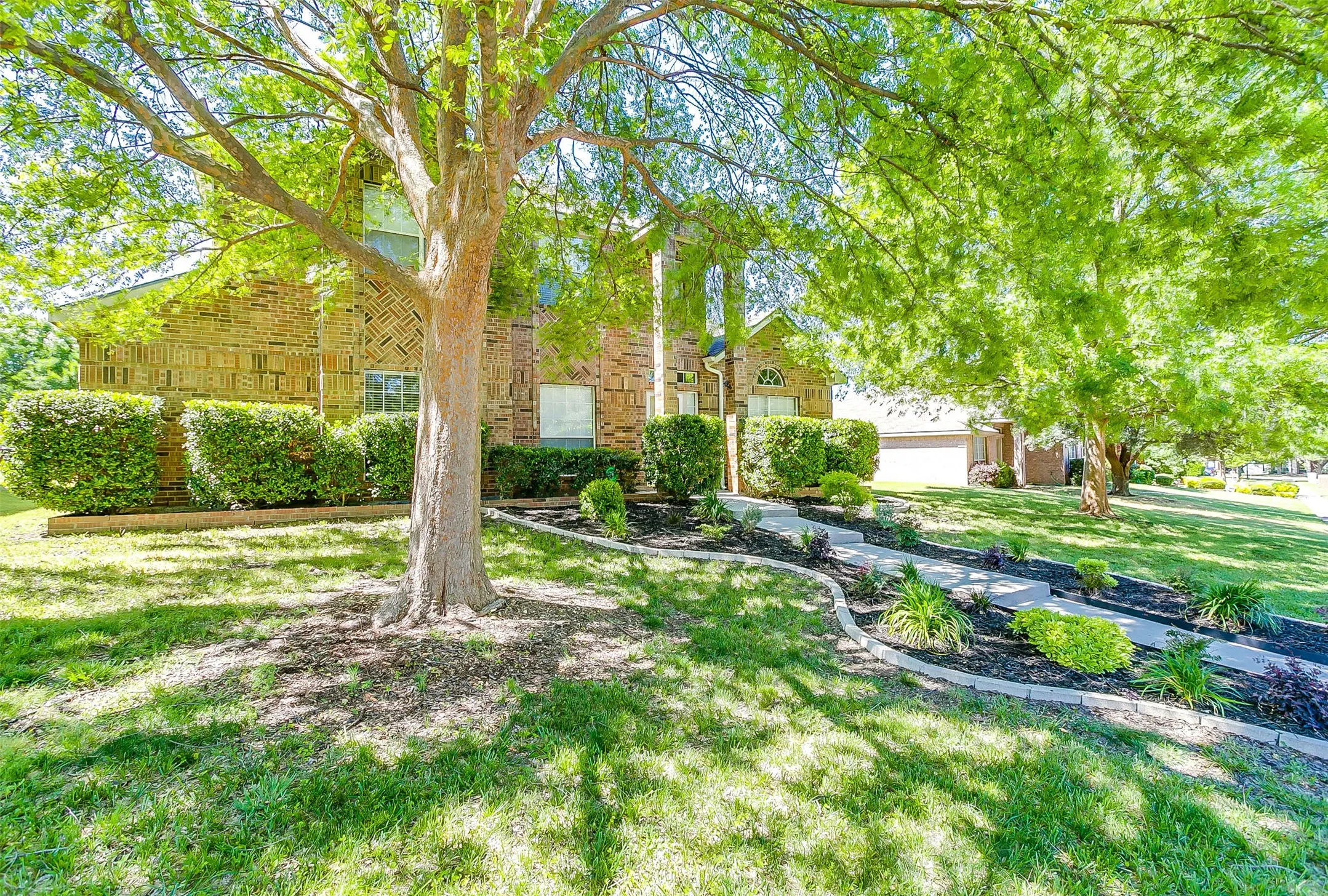 Single Family Residence For Rent in Collin County , 7909 Kristina Lane, Frisco, Texas 75034, 3 Bedrooms, 3 Bathrooms, 2 Garage spaces, 2,309 Sqft, built in 1999, Price $2,895, mls#21333514, Real Estate Agent in Frisco, Homes For Rent in Collin county, Homes For Rent in Frisco, Realtor in Frisco Texas, Real Estate Brokerage Independent Realty Texas, Luminita Cordes Realtor