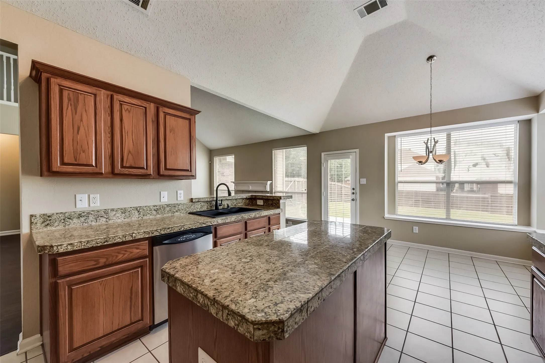 Single Family Residence For Rent in Collin County , 7909 Kristina Lane, Frisco, Texas 75034, 3 Bedrooms, 3 Bathrooms, 2 Garage spaces, 2,309 Sqft, built in 1999, Price $2,895, mls#21333514, Real Estate Agent in Frisco, Homes For Rent in Collin county, Homes For Rent in Frisco, Realtor in Frisco Texas, Real Estate Brokerage Independent Realty Texas, Luminita Cordes Realtor