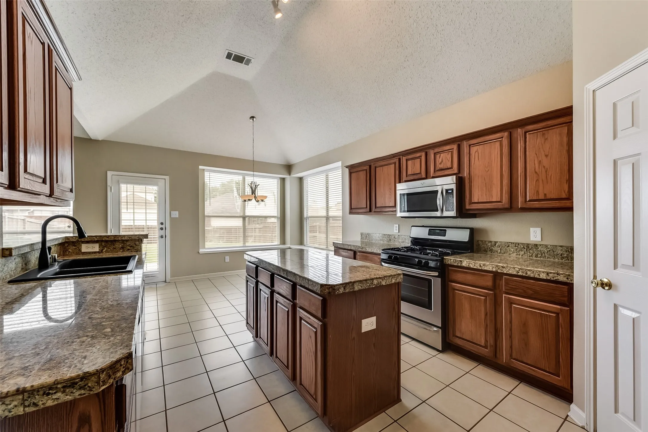 Single Family Residence For Rent in Collin County , 7909 Kristina Lane, Frisco, Texas 75034, 3 Bedrooms, 3 Bathrooms, 2 Garage spaces, 2,309 Sqft, built in 1999, Price $2,895, mls#21333514, Real Estate Agent in Frisco, Homes For Rent in Collin county, Homes For Rent in Frisco, Realtor in Frisco Texas, Real Estate Brokerage Independent Realty Texas, Luminita Cordes Realtor