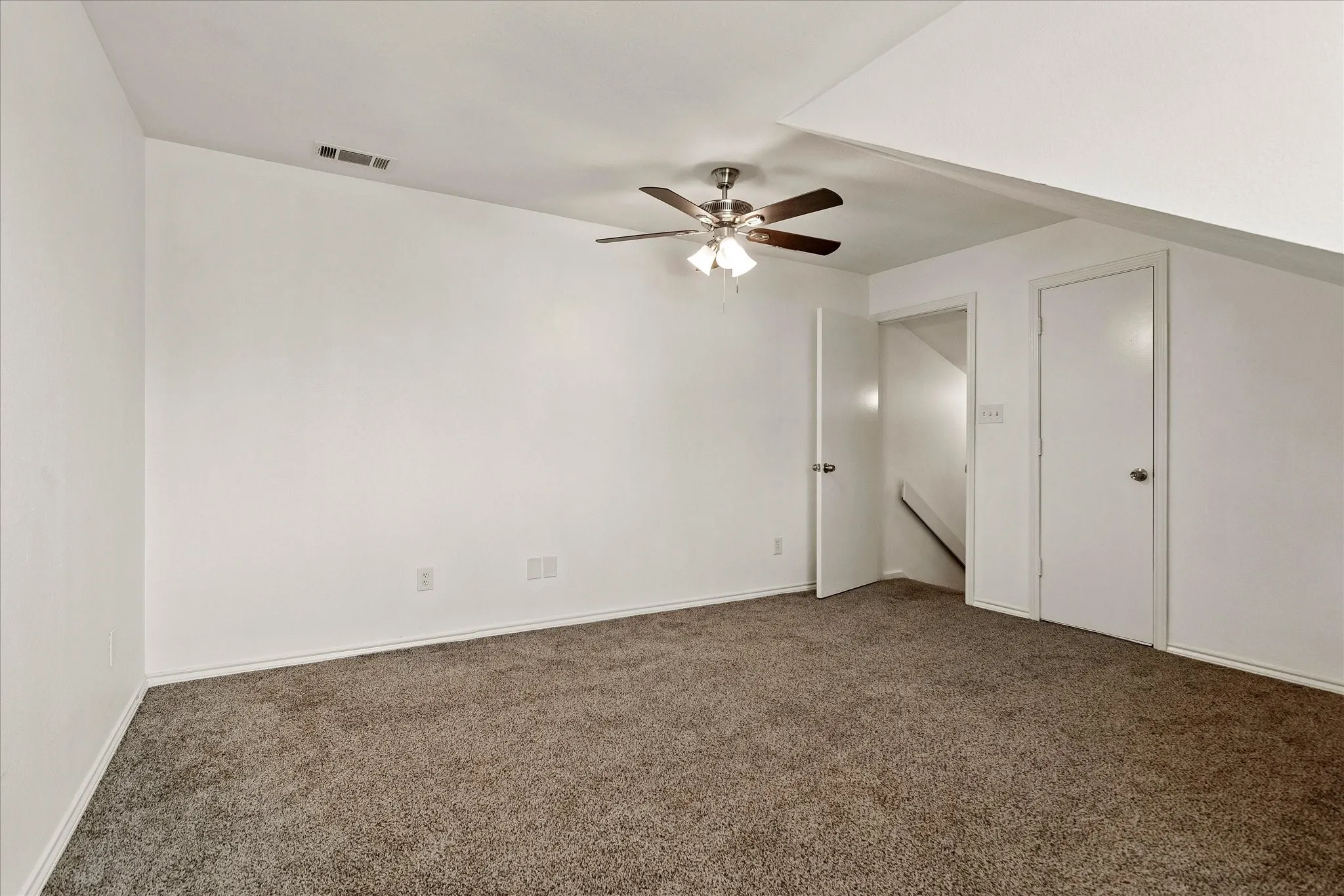 Single Family Residence For Sale in Collin County , 3318 Wells Drive, Plano, Texas 75093, 3 Bedroom, 2 Bathroom, 2 Garage spaces, 1,559 Sqft, built in 1983, mls#21334150, Real Estate Agent in Plano, Homes For Sale in Collin county, Homes For Sale in Plano, Realtor in Plano Texas, Real Estate Brokerage Independent Realty Texas, Luminita Cordes Realtor