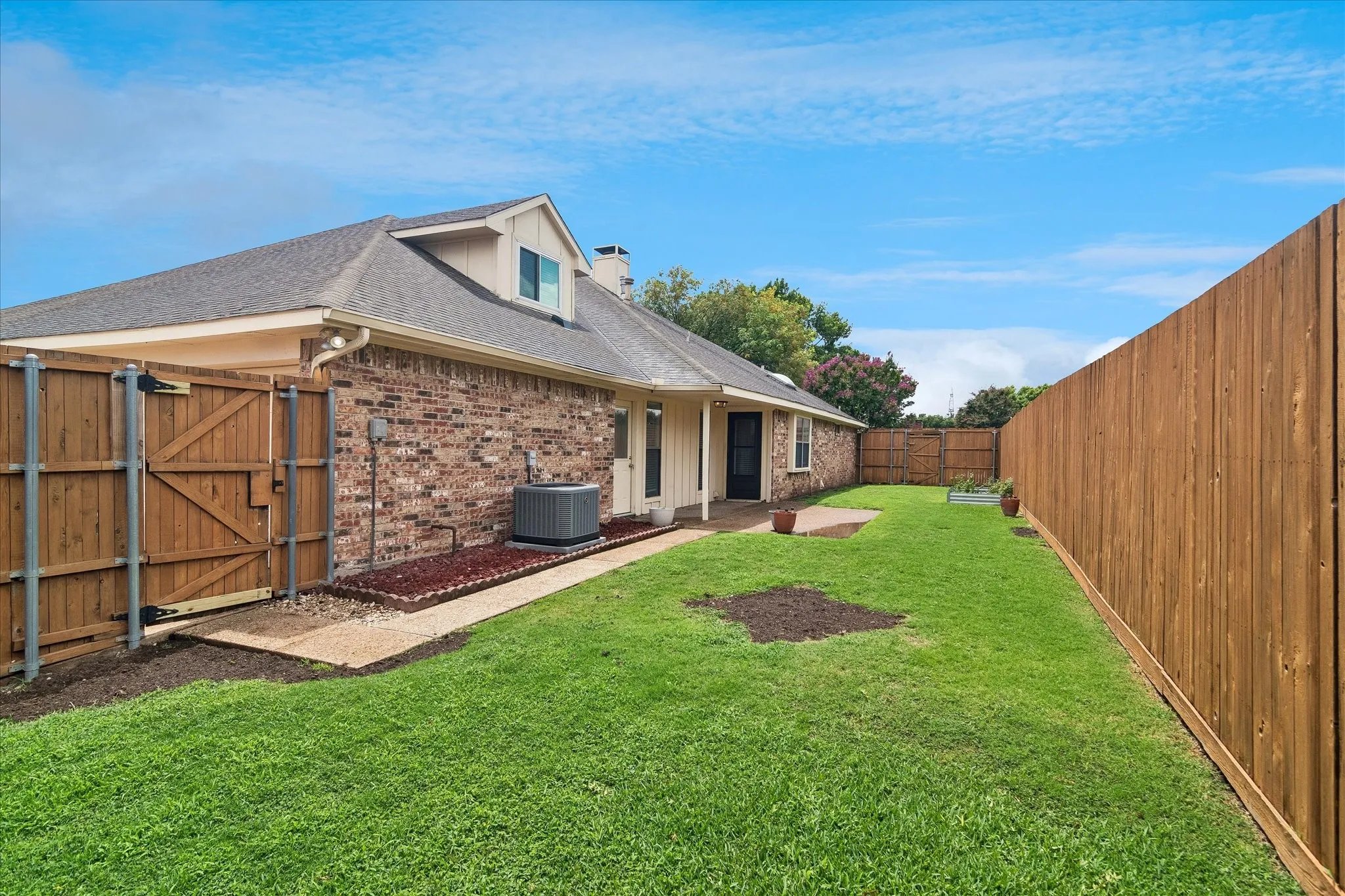 Single Family Residence For Sale in Collin County , 3318 Wells Drive, Plano, Texas 75093, 3 Bedroom, 2 Bathroom, 2 Garage spaces, 1,559 Sqft, built in 1983, mls#21334150, Real Estate Agent in Plano, Homes For Sale in Collin county, Homes For Sale in Plano, Realtor in Plano Texas, Real Estate Brokerage Independent Realty Texas, Luminita Cordes Realtor
