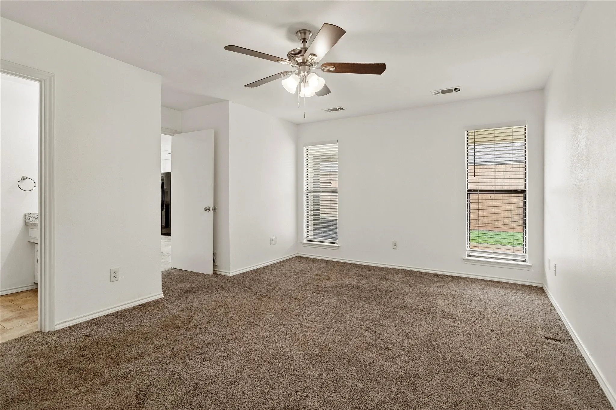 Single Family Residence For Sale in Collin County , 3318 Wells Drive, Plano, Texas 75093, 3 Bedroom, 2 Bathroom, 2 Garage spaces, 1,559 Sqft, built in 1983, mls#21334150, Real Estate Agent in Plano, Homes For Sale in Collin county, Homes For Sale in Plano, Realtor in Plano Texas, Real Estate Brokerage Independent Realty Texas, Luminita Cordes Realtor