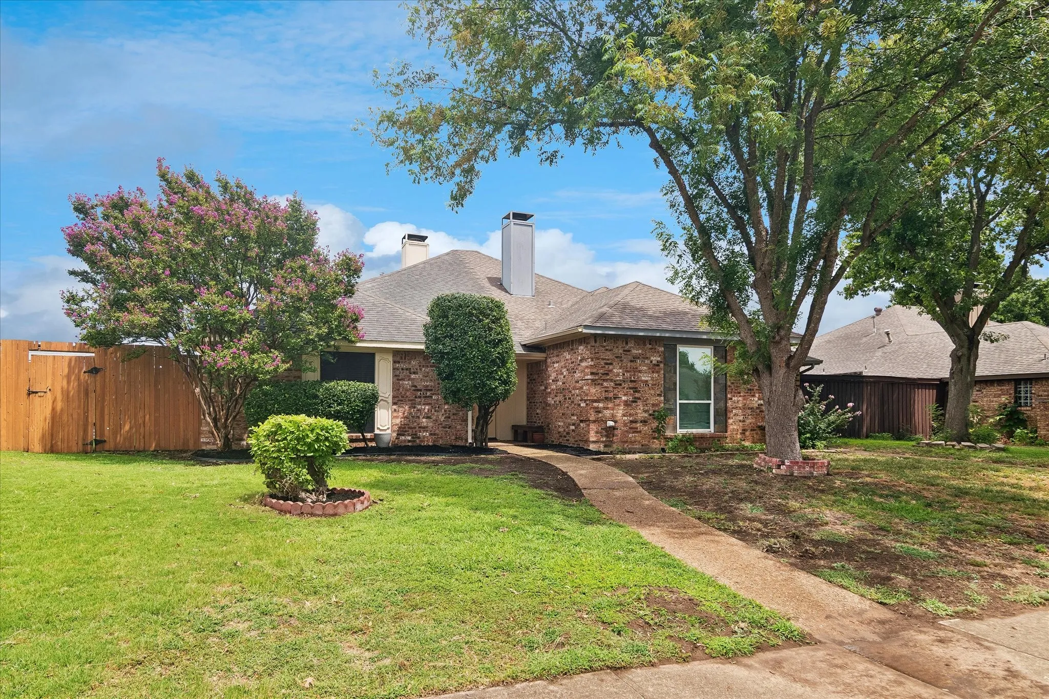 Single Family Residence For Sale in Collin County , 3318 Wells Drive, Plano, Texas 75093, 3 Bedroom, 2 Bathroom, 2 Garage spaces, 1,559 Sqft, built in 1983, mls#21334150, Real Estate Agent in Plano, Homes For Sale in Collin county, Homes For Sale in Plano, Realtor in Plano Texas, Real Estate Brokerage Independent Realty Texas, Luminita Cordes Realtor