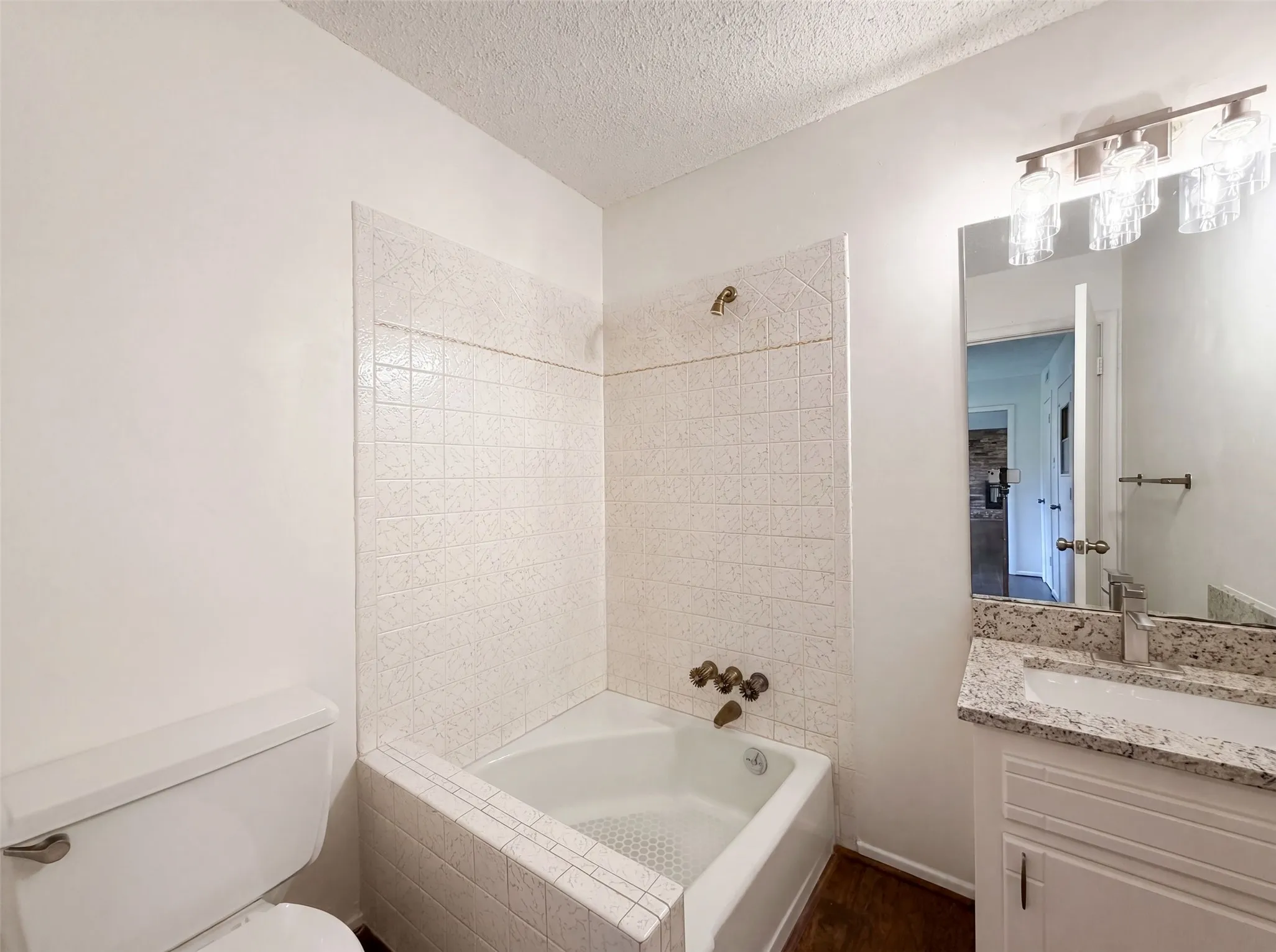 Single Family Residence For Sale in Tarrant County , 4612 Kenway Court, Fort Worth, Texas 76132, 3 Bedroom, 3 Bathroom, 2 Garage spaces, 2,352 Sqft, built in 1975, mls#21334674, Real Estate Agent in Fort Worth, Homes For Sale in Tarrant county, Homes For Sale in Fort Worth, Realtor in Fort Worth Texas, Real Estate Brokerage Independent Realty Texas, Luminita Cordes Realtor