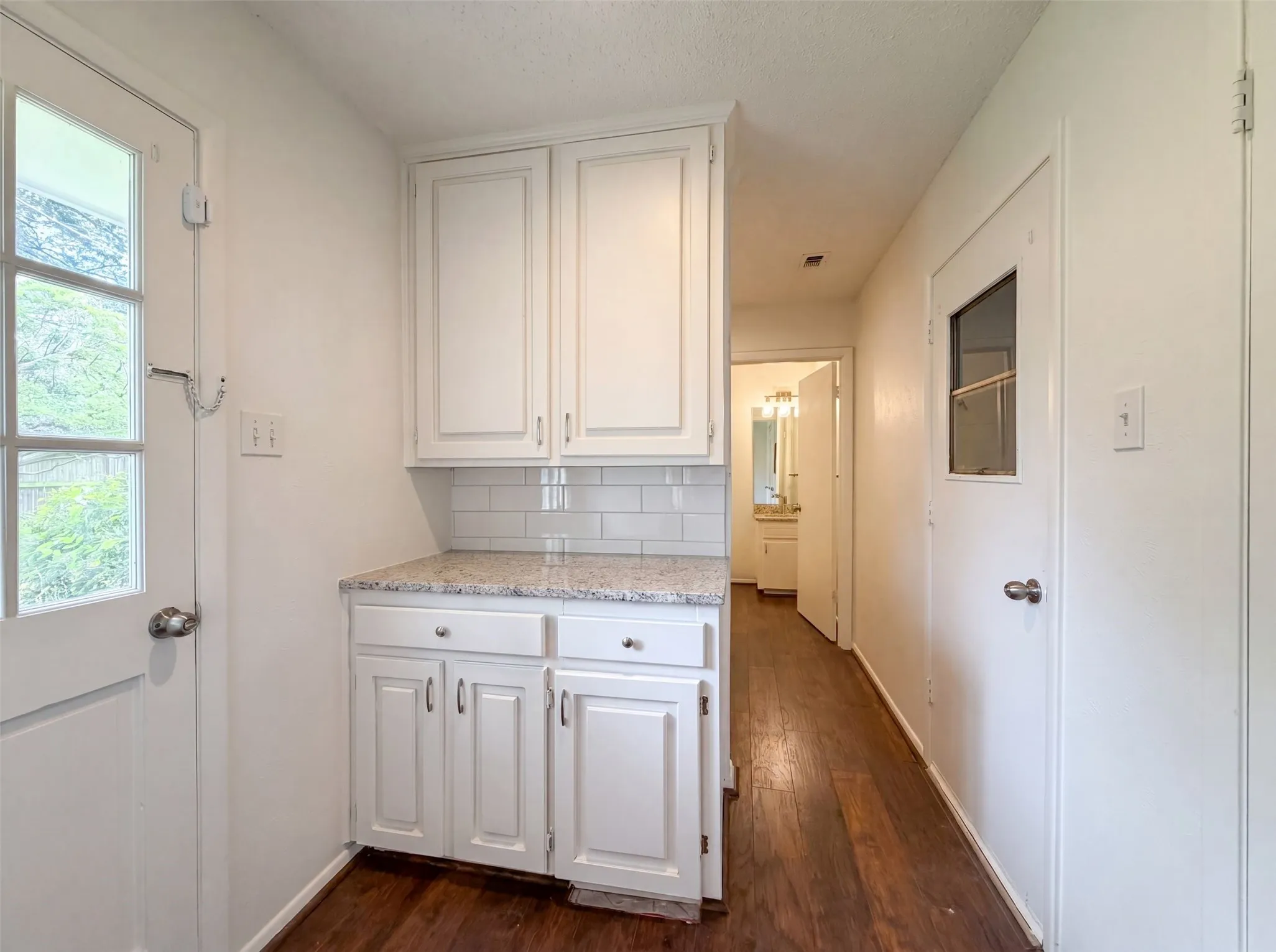 Single Family Residence For Sale in Tarrant County , 4612 Kenway Court, Fort Worth, Texas 76132, 3 Bedroom, 3 Bathroom, 2 Garage spaces, 2,352 Sqft, built in 1975, mls#21334674, Real Estate Agent in Fort Worth, Homes For Sale in Tarrant county, Homes For Sale in Fort Worth, Realtor in Fort Worth Texas, Real Estate Brokerage Independent Realty Texas, Luminita Cordes Realtor