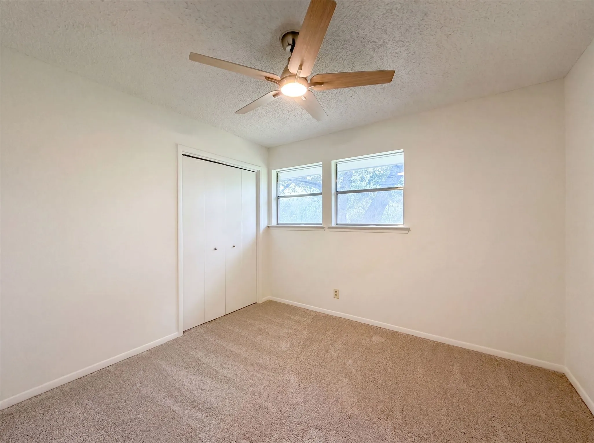 Single Family Residence For Sale in Tarrant County , 4612 Kenway Court, Fort Worth, Texas 76132, 3 Bedroom, 3 Bathroom, 2 Garage spaces, 2,352 Sqft, built in 1975, mls#21334674, Real Estate Agent in Fort Worth, Homes For Sale in Tarrant county, Homes For Sale in Fort Worth, Realtor in Fort Worth Texas, Real Estate Brokerage Independent Realty Texas, Luminita Cordes Realtor