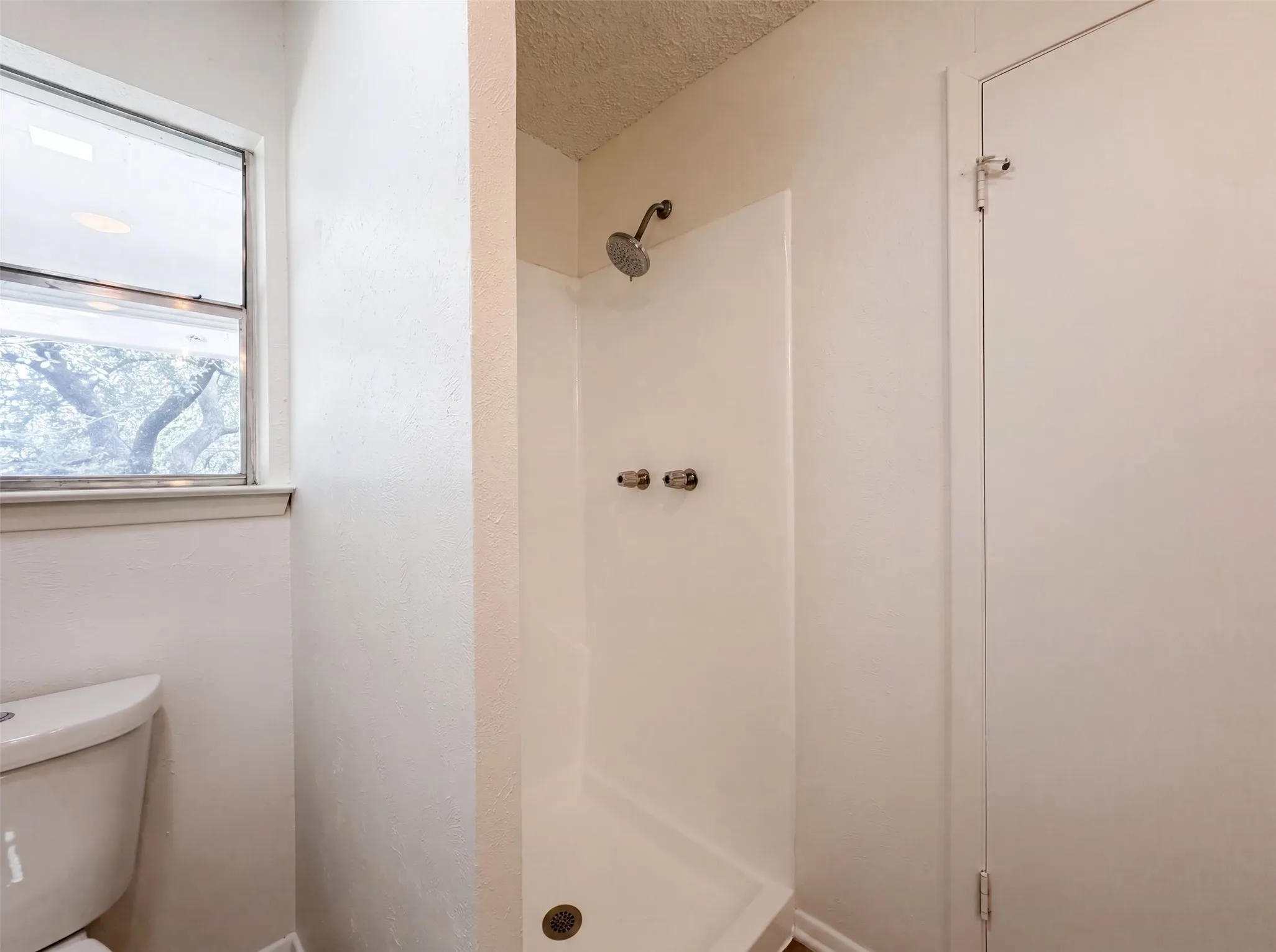 Single Family Residence For Sale in Tarrant County , 4612 Kenway Court, Fort Worth, Texas 76132, 3 Bedroom, 3 Bathroom, 2 Garage spaces, 2,352 Sqft, built in 1975, mls#21334674, Real Estate Agent in Fort Worth, Homes For Sale in Tarrant county, Homes For Sale in Fort Worth, Realtor in Fort Worth Texas, Real Estate Brokerage Independent Realty Texas, Luminita Cordes Realtor