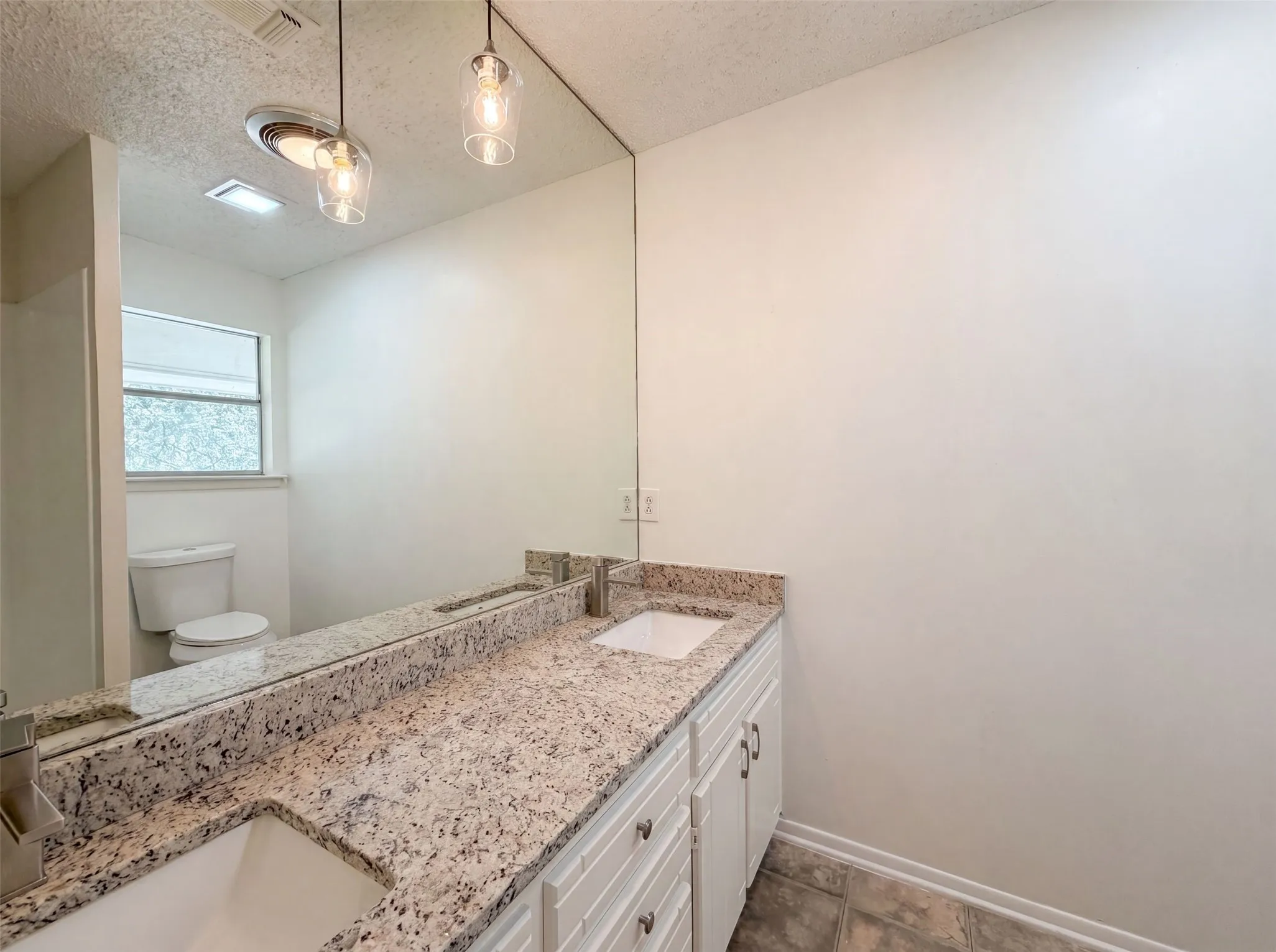 Single Family Residence For Sale in Tarrant County , 4612 Kenway Court, Fort Worth, Texas 76132, 3 Bedroom, 3 Bathroom, 2 Garage spaces, 2,352 Sqft, built in 1975, mls#21334674, Real Estate Agent in Fort Worth, Homes For Sale in Tarrant county, Homes For Sale in Fort Worth, Realtor in Fort Worth Texas, Real Estate Brokerage Independent Realty Texas, Luminita Cordes Realtor