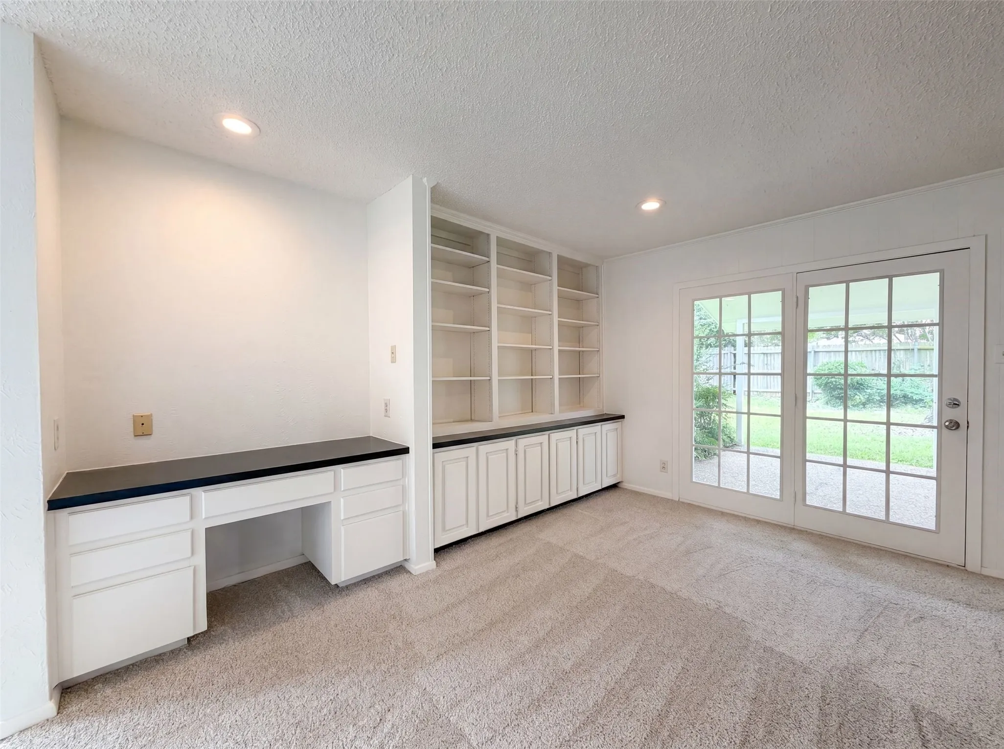 Single Family Residence For Sale in Tarrant County , 4612 Kenway Court, Fort Worth, Texas 76132, 3 Bedroom, 3 Bathroom, 2 Garage spaces, 2,352 Sqft, built in 1975, mls#21334674, Real Estate Agent in Fort Worth, Homes For Sale in Tarrant county, Homes For Sale in Fort Worth, Realtor in Fort Worth Texas, Real Estate Brokerage Independent Realty Texas, Luminita Cordes Realtor