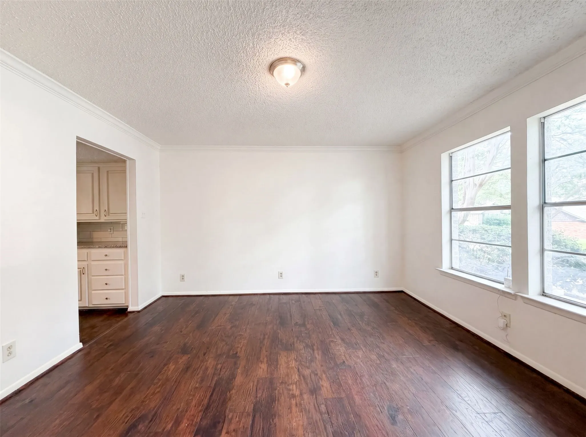 Single Family Residence For Sale in Tarrant County , 4612 Kenway Court, Fort Worth, Texas 76132, 3 Bedroom, 3 Bathroom, 2 Garage spaces, 2,352 Sqft, built in 1975, mls#21334674, Real Estate Agent in Fort Worth, Homes For Sale in Tarrant county, Homes For Sale in Fort Worth, Realtor in Fort Worth Texas, Real Estate Brokerage Independent Realty Texas, Luminita Cordes Realtor