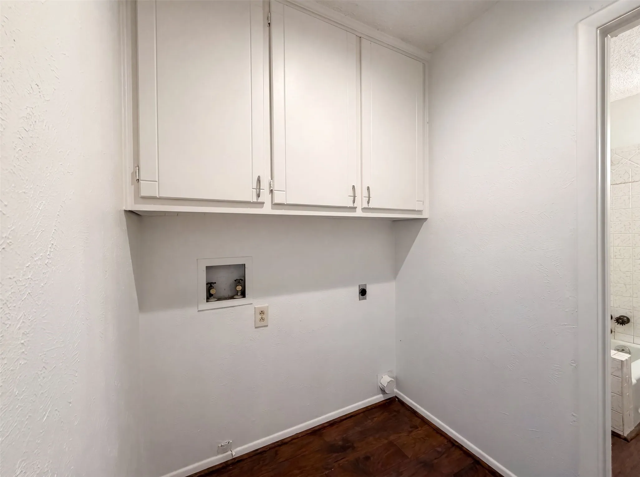 Single Family Residence For Sale in Tarrant County , 4612 Kenway Court, Fort Worth, Texas 76132, 3 Bedroom, 3 Bathroom, 2 Garage spaces, 2,352 Sqft, built in 1975, mls#21334674, Real Estate Agent in Fort Worth, Homes For Sale in Tarrant county, Homes For Sale in Fort Worth, Realtor in Fort Worth Texas, Real Estate Brokerage Independent Realty Texas, Luminita Cordes Realtor