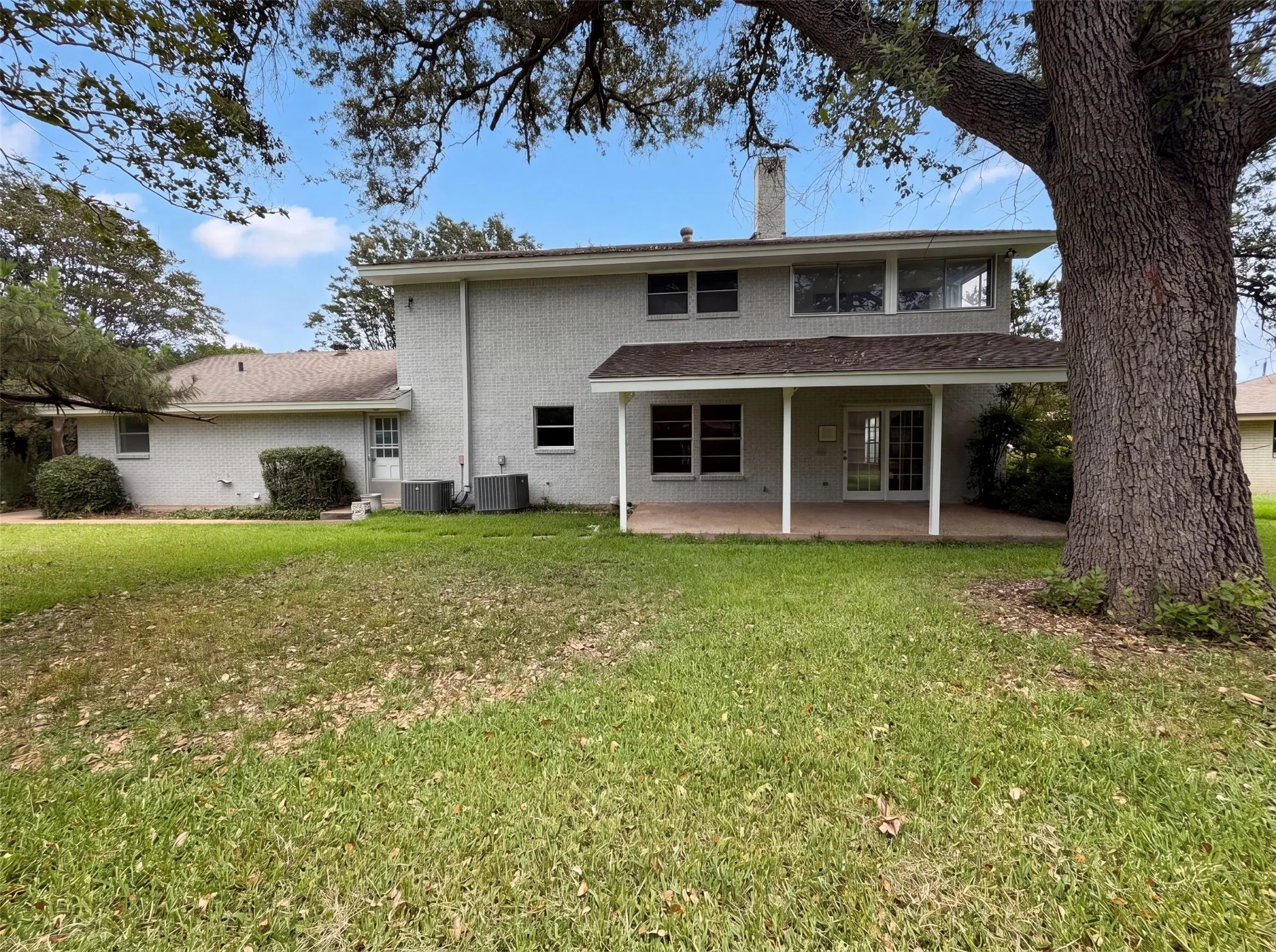 Single Family Residence For Sale in Tarrant County , 4612 Kenway Court, Fort Worth, Texas 76132, 3 Bedroom, 3 Bathroom, 2 Garage spaces, 2,352 Sqft, built in 1975, mls#21334674, Real Estate Agent in Fort Worth, Homes For Sale in Tarrant county, Homes For Sale in Fort Worth, Realtor in Fort Worth Texas, Real Estate Brokerage Independent Realty Texas, Luminita Cordes Realtor