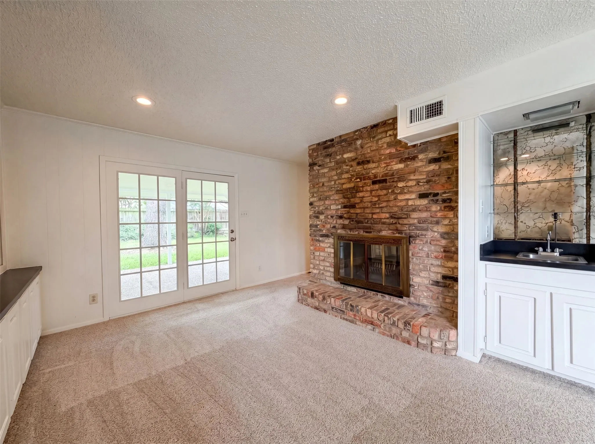 Single Family Residence For Sale in Tarrant County , 4612 Kenway Court, Fort Worth, Texas 76132, 3 Bedroom, 3 Bathroom, 2 Garage spaces, 2,352 Sqft, built in 1975, mls#21334674, Real Estate Agent in Fort Worth, Homes For Sale in Tarrant county, Homes For Sale in Fort Worth, Realtor in Fort Worth Texas, Real Estate Brokerage Independent Realty Texas, Luminita Cordes Realtor