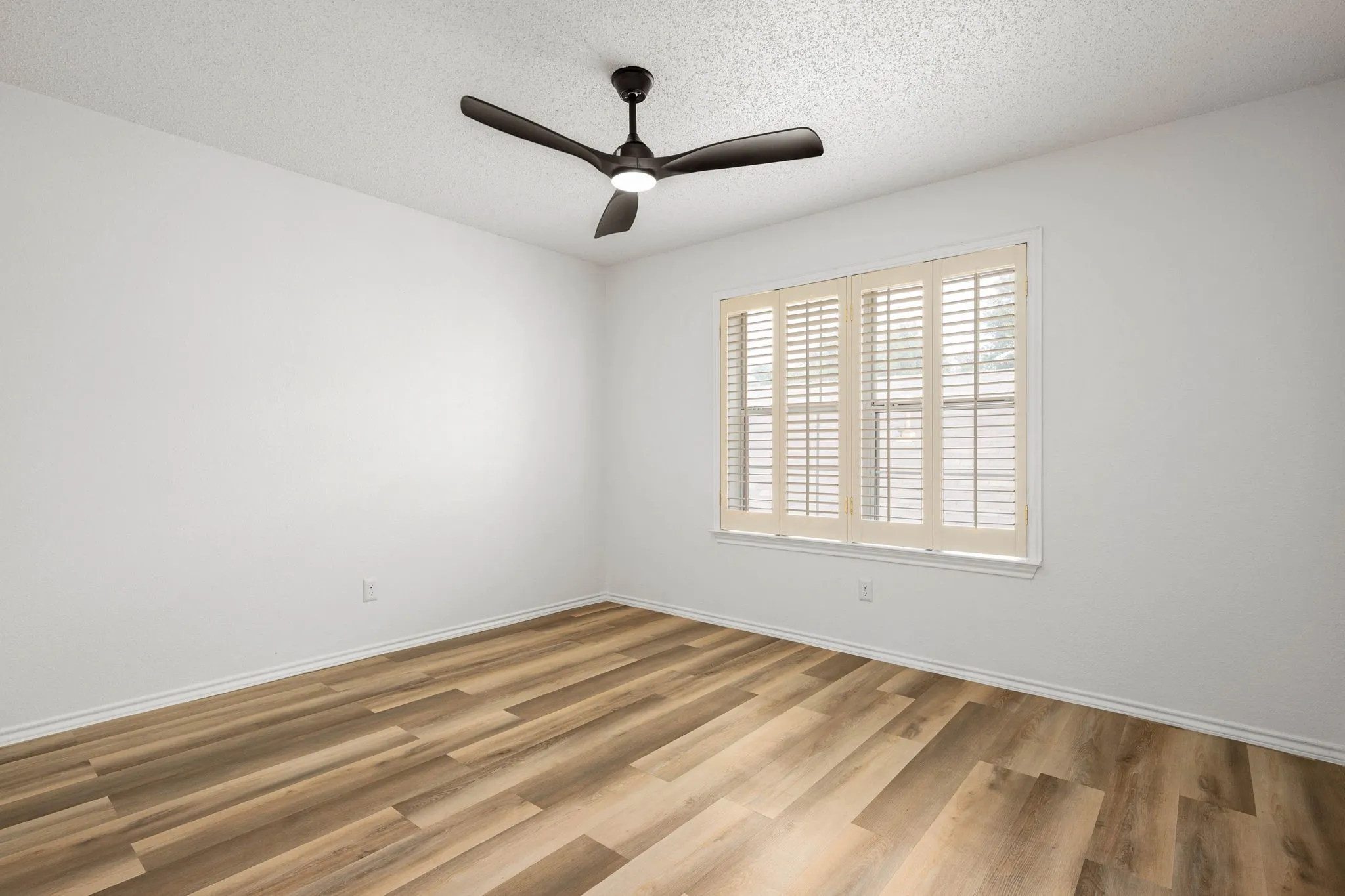 Single Family Residence For Sale in Dallas County , 8364 Deep Green Drive, Dallas, Texas 75249, 3 Bedroom, 3 Bathroom, 2 Garage spaces, 2,201 Sqft, built in 1990, mls#21334198, Real Estate Agent in Dallas, Homes For Sale in Dallas county, Homes For Sale in Dallas, Realtor in Dallas Texas, Real Estate Brokerage Independent Realty Texas, Luminita Cordes Realtor