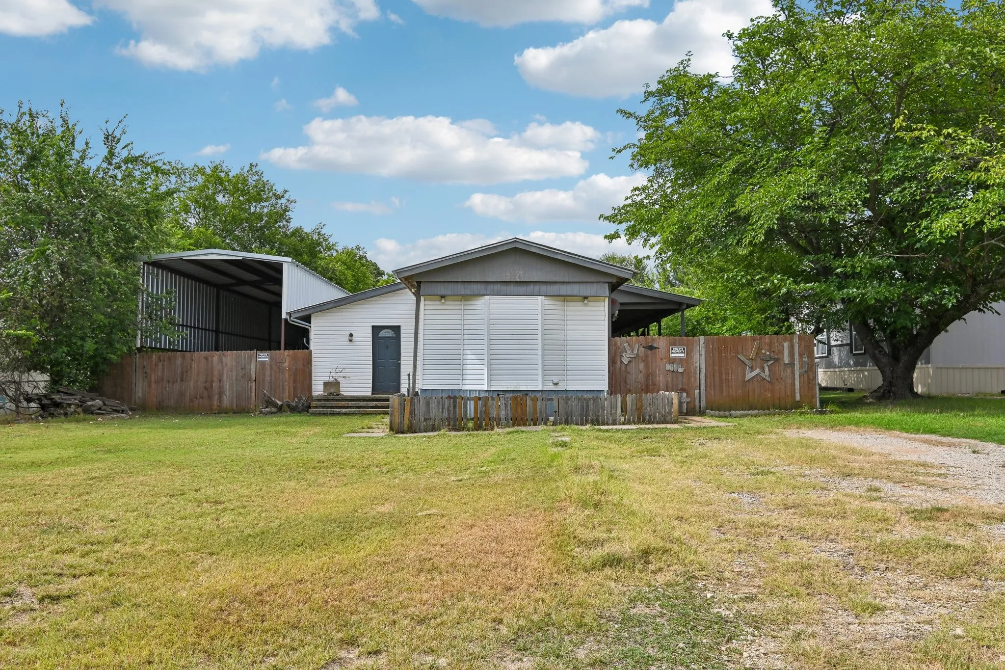 Mobile Home For Sale in Tarrant County , 1428 Sheri Lane N, Pelican Bay, Texas 76020, 3 Bedroom, 2 Bathroom, Garage spaces, 1,720 Sqft, built in 1976, mls#21326433, Real Estate Agent in Pelican Bay, Homes For Sale in Tarrant county, Homes For Sale in Pelican Bay, Realtor in Pelican Bay Texas, Real Estate Brokerage Independent Realty Texas, Luminita Cordes Realtor