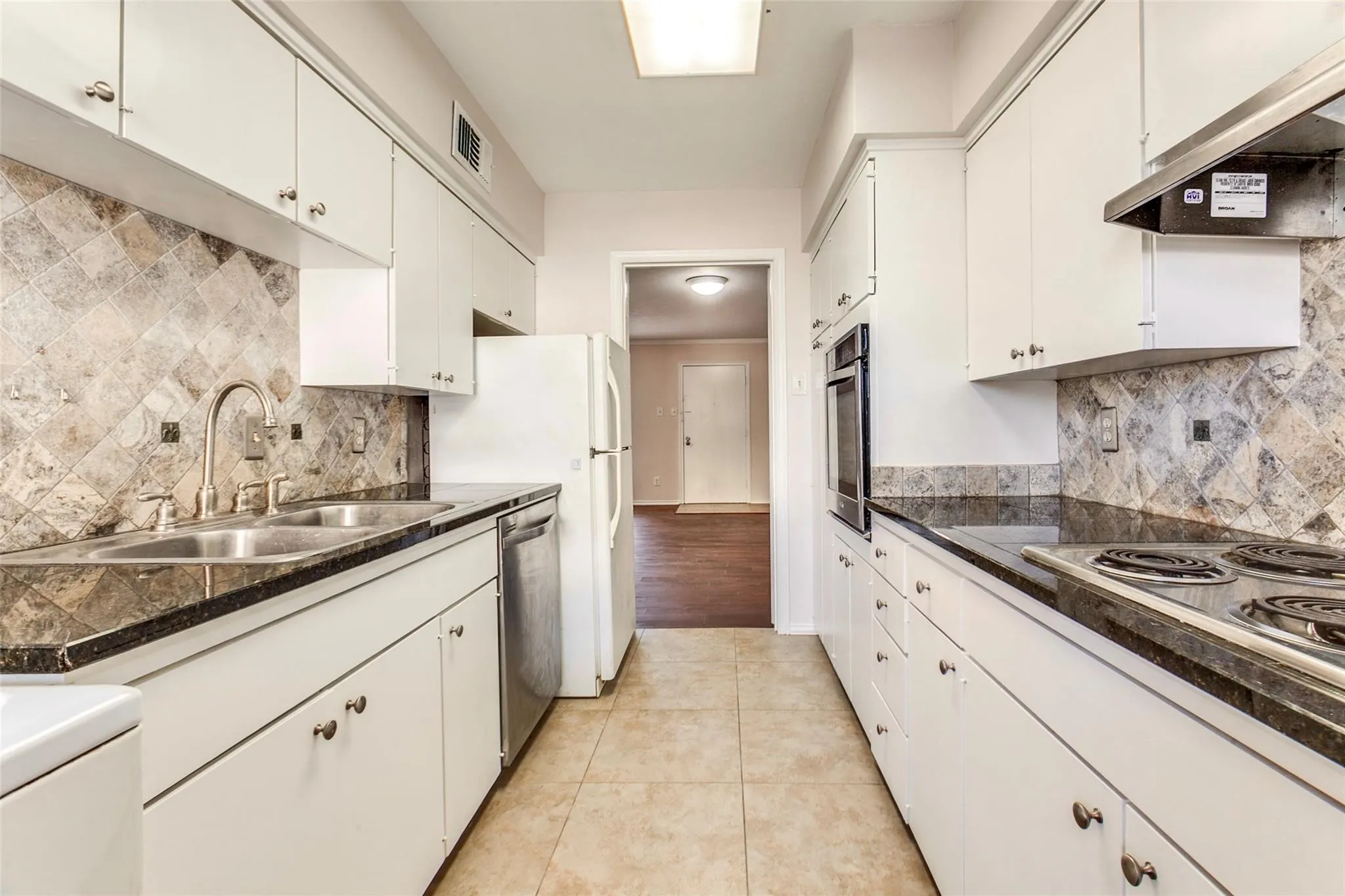 Condominium For Sale in Dallas County , 11116 Valleydale Drive B, Dallas, Texas 75230, 2 Bedrooms, 2 Bathrooms, Garage spaces, 1,044 Sqft, built in 1961, Price $160,000, mls#21332647, Real Estate Agent in Dallas, Homes For Sale in Dallas county, Homes For Sale in Dallas, Realtor in Dallas Texas, Real Estate Brokerage Independent Realty Texas, Luminita Cordes Realtor