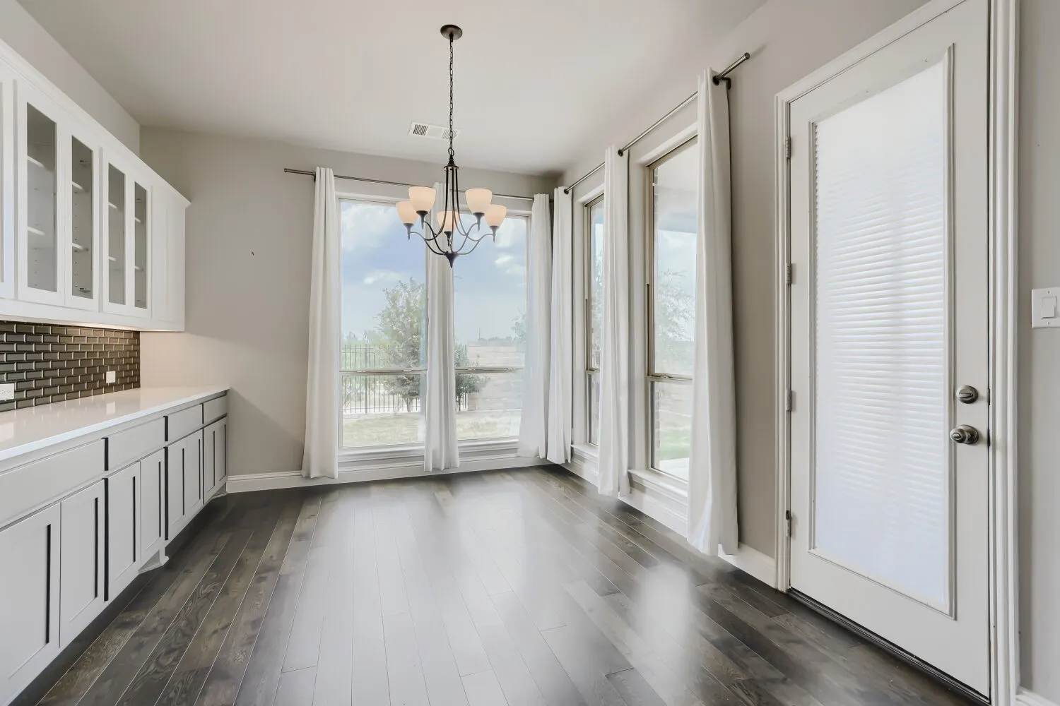 Single Family Residence For Sale in Denton County , 800 Agave Drive, Prosper, Texas 75078, 3 Bedroom, 2 Bathroom, 2 Garage spaces, 2,498 Sqft, built in 2020, mls#21334433, Real Estate Agent in Prosper, Homes For Sale in Denton county, Homes For Sale in Prosper, Realtor in Prosper Texas, Real Estate Brokerage Independent Realty Texas, Luminita Cordes Realtor