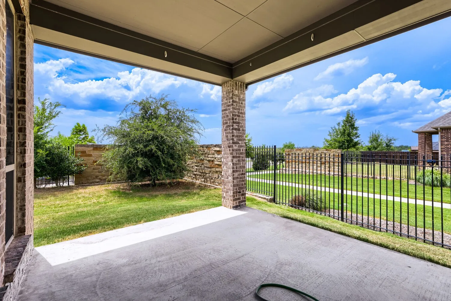 Single Family Residence For Sale in Denton County , 800 Agave Drive, Prosper, Texas 75078, 3 Bedroom, 2 Bathroom, 2 Garage spaces, 2,498 Sqft, built in 2020, mls#21334433, Real Estate Agent in Prosper, Homes For Sale in Denton county, Homes For Sale in Prosper, Realtor in Prosper Texas, Real Estate Brokerage Independent Realty Texas, Luminita Cordes Realtor