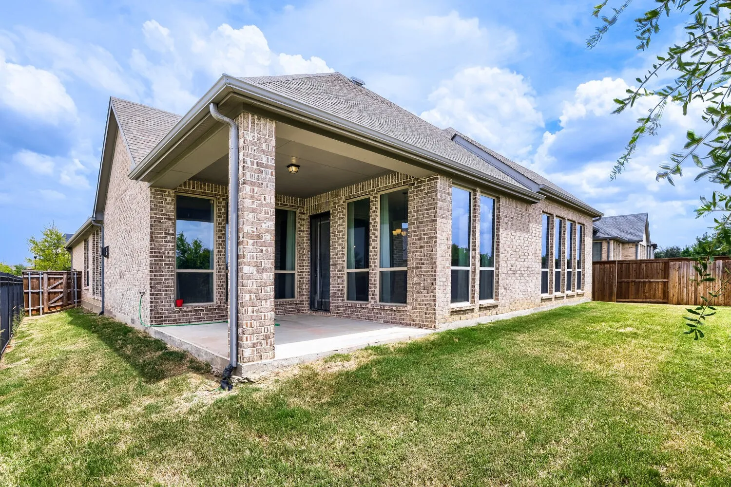 Single Family Residence For Sale in Denton County , 800 Agave Drive, Prosper, Texas 75078, 3 Bedroom, 2 Bathroom, 2 Garage spaces, 2,498 Sqft, built in 2020, mls#21334433, Real Estate Agent in Prosper, Homes For Sale in Denton county, Homes For Sale in Prosper, Realtor in Prosper Texas, Real Estate Brokerage Independent Realty Texas, Luminita Cordes Realtor