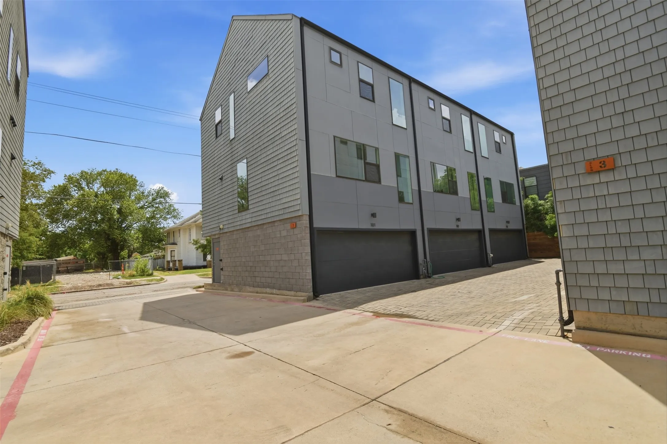 Condominium For Sale in Dallas County , 427 W 10th Street 101, Dallas, Texas 75208, 2 Bedroom, 3 Bathroom, 2 Garage spaces, 2,025 Sqft, built in 2018, mls#21330826, Real Estate Agent in Dallas, Homes For Sale in Dallas county, Homes For Sale in Dallas, Realtor in Dallas Texas, Real Estate Brokerage Independent Realty Texas, Luminita Cordes Realtor