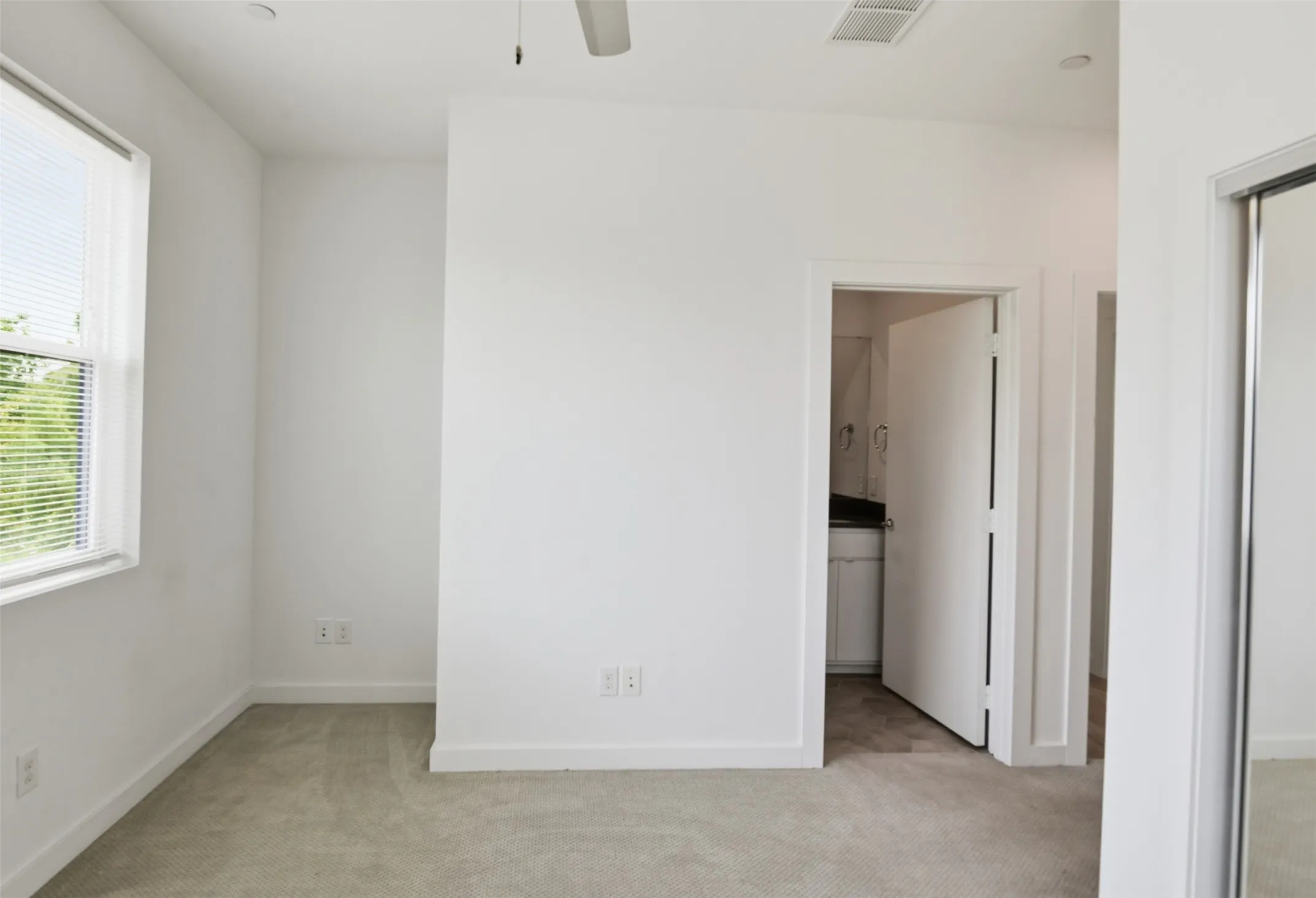 Condominium For Sale in Dallas County , 427 W 10th Street 101, Dallas, Texas 75208, 2 Bedroom, 3 Bathroom, 2 Garage spaces, 2,025 Sqft, built in 2018, mls#21330826, Real Estate Agent in Dallas, Homes For Sale in Dallas county, Homes For Sale in Dallas, Realtor in Dallas Texas, Real Estate Brokerage Independent Realty Texas, Luminita Cordes Realtor