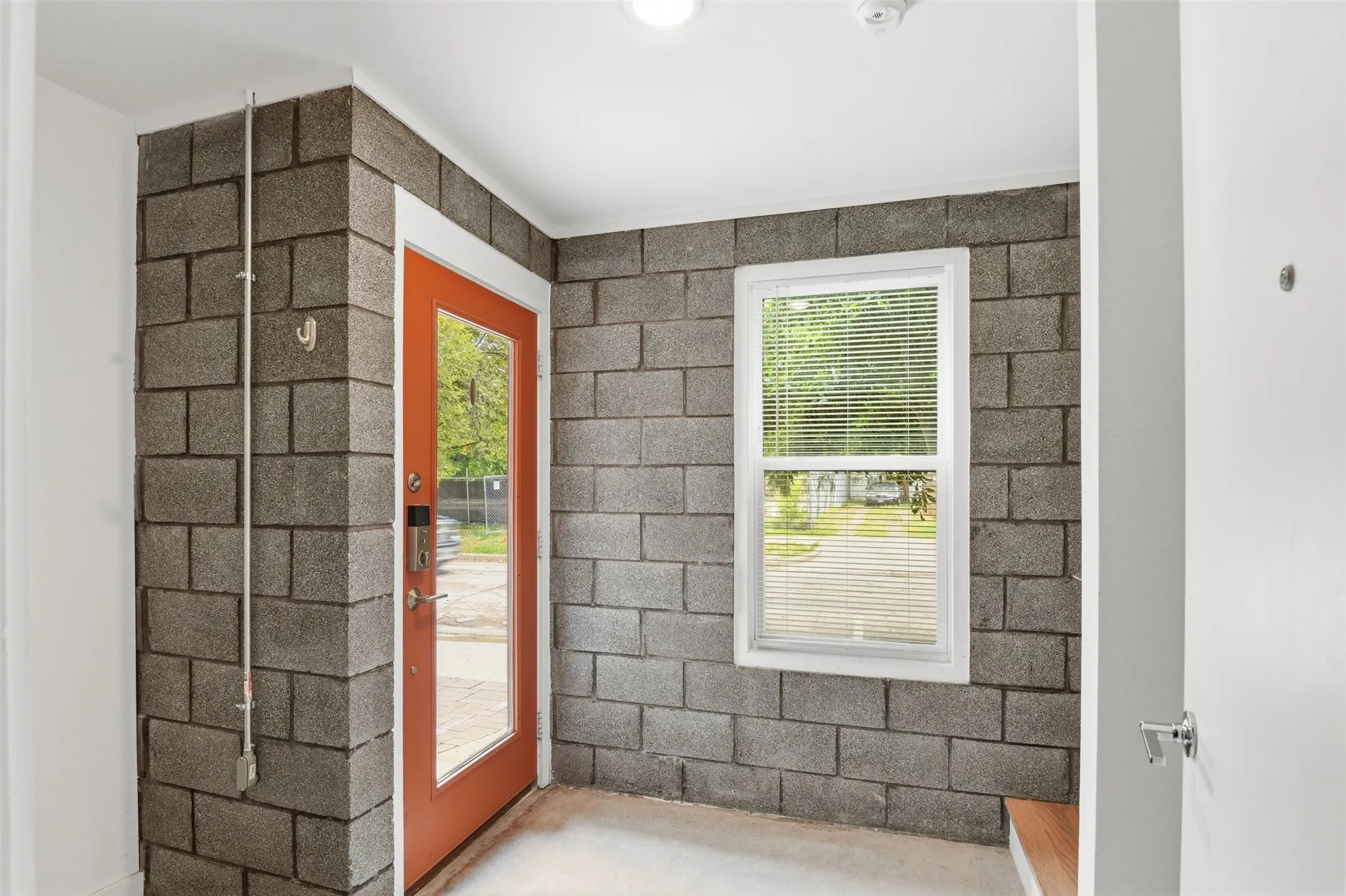 Condominium For Sale in Dallas County , 427 W 10th Street 101, Dallas, Texas 75208, 2 Bedroom, 3 Bathroom, 2 Garage spaces, 2,025 Sqft, built in 2018, mls#21330826, Real Estate Agent in Dallas, Homes For Sale in Dallas county, Homes For Sale in Dallas, Realtor in Dallas Texas, Real Estate Brokerage Independent Realty Texas, Luminita Cordes Realtor