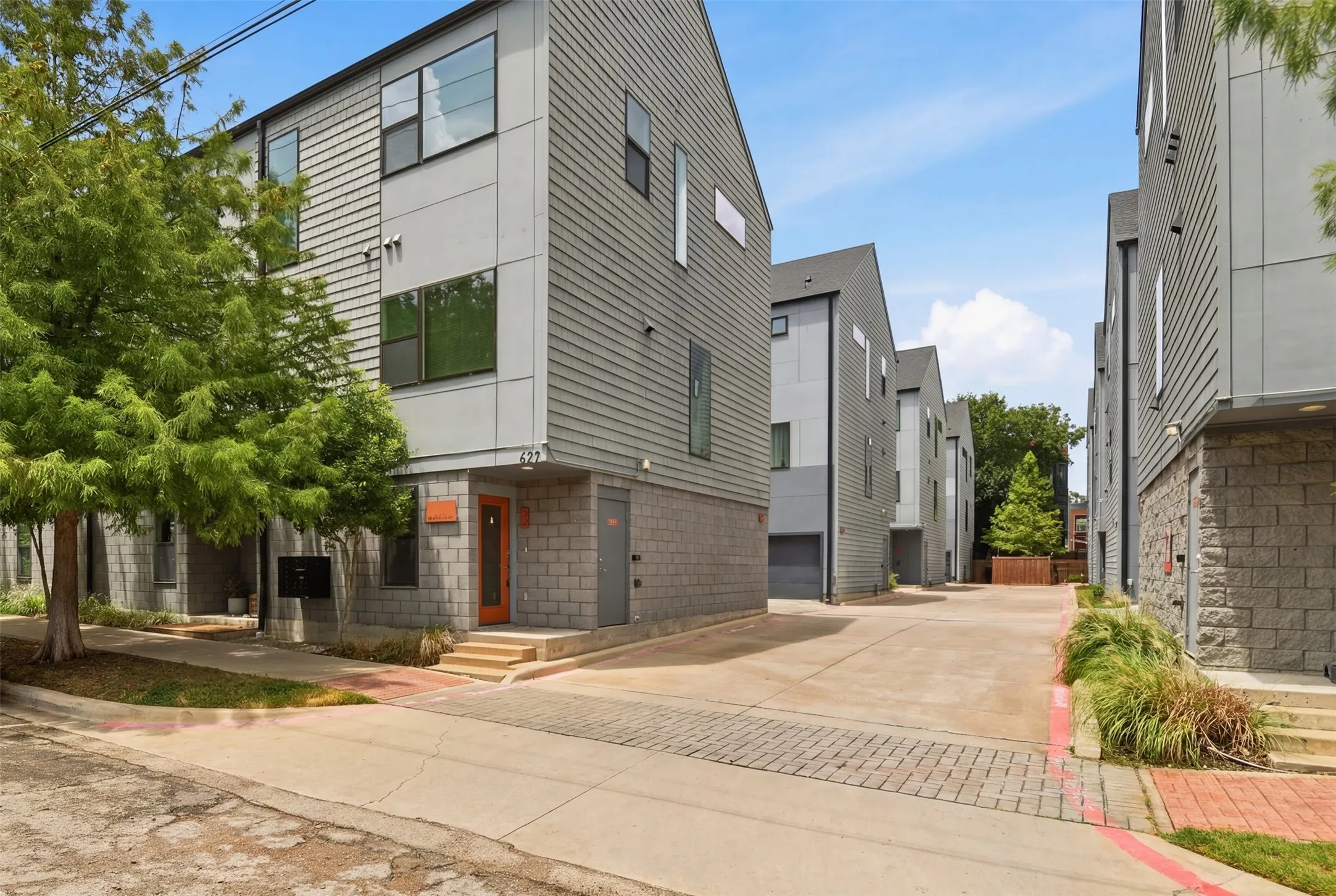 Easy entrance into this spacious corner unit
