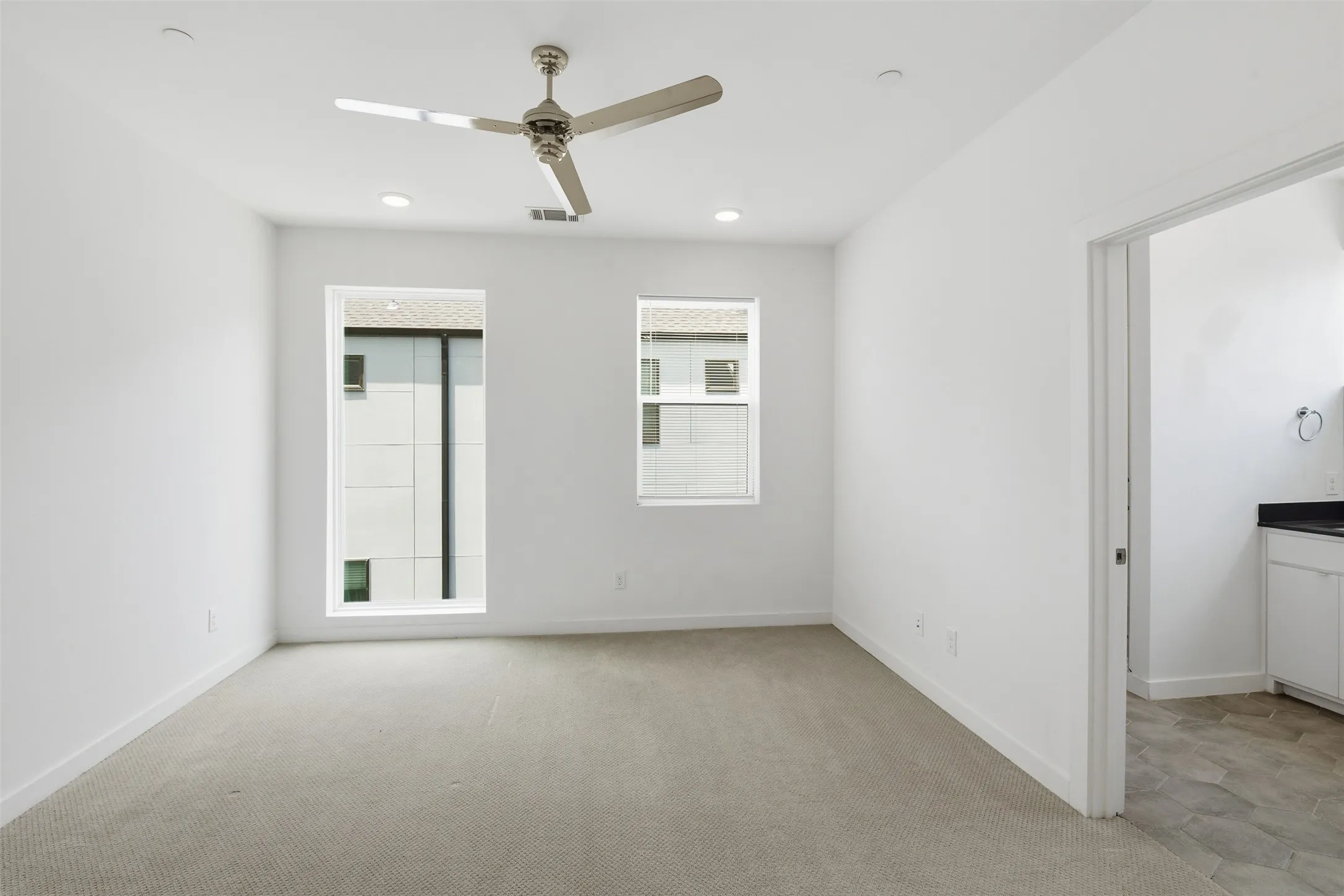 Condominium For Sale in Dallas County , 427 W 10th Street 101, Dallas, Texas 75208, 2 Bedroom, 3 Bathroom, 2 Garage spaces, 2,025 Sqft, built in 2018, mls#21330826, Real Estate Agent in Dallas, Homes For Sale in Dallas county, Homes For Sale in Dallas, Realtor in Dallas Texas, Real Estate Brokerage Independent Realty Texas, Luminita Cordes Realtor