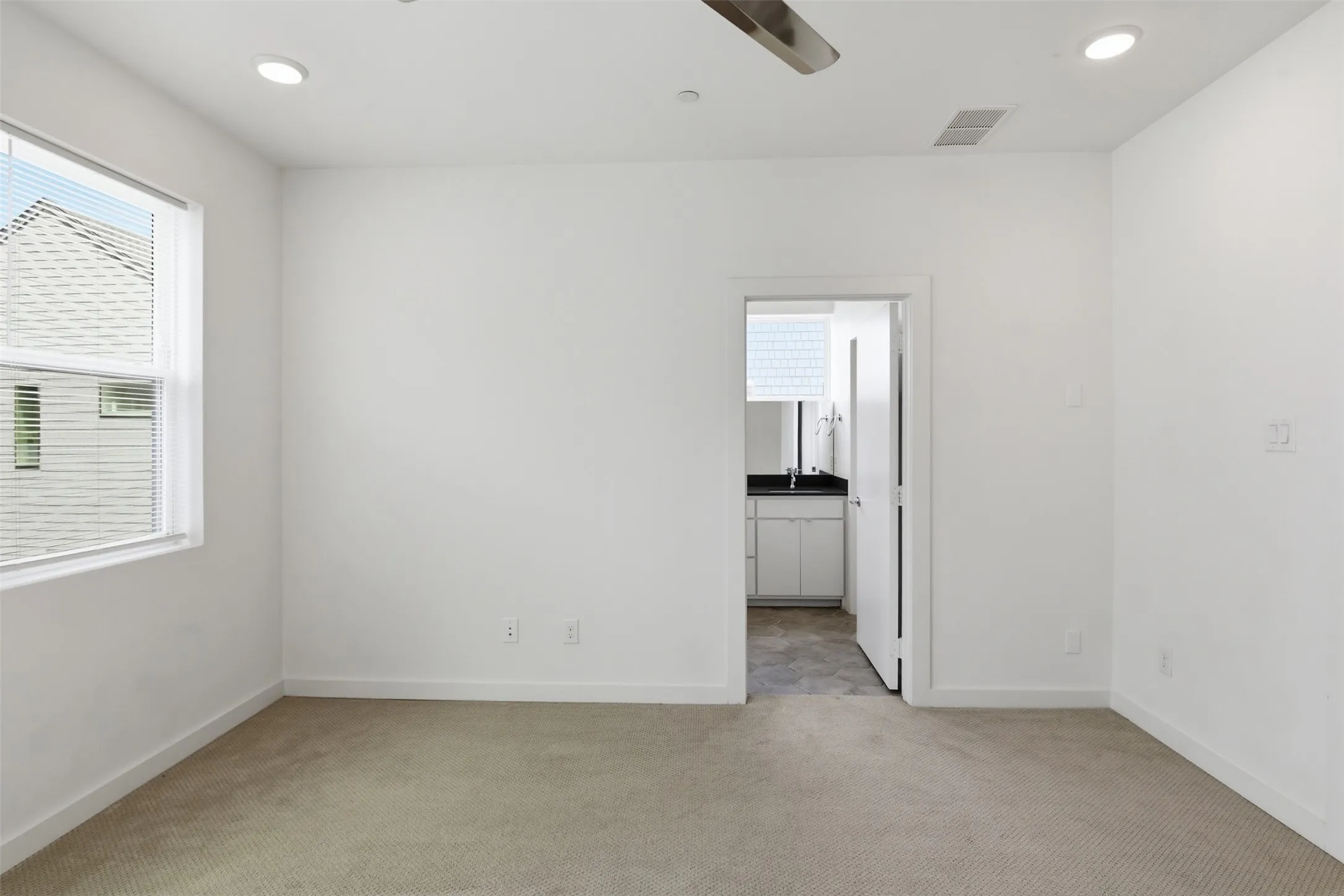 Condominium For Sale in Dallas County , 427 W 10th Street 101, Dallas, Texas 75208, 2 Bedroom, 3 Bathroom, 2 Garage spaces, 2,025 Sqft, built in 2018, mls#21330826, Real Estate Agent in Dallas, Homes For Sale in Dallas county, Homes For Sale in Dallas, Realtor in Dallas Texas, Real Estate Brokerage Independent Realty Texas, Luminita Cordes Realtor