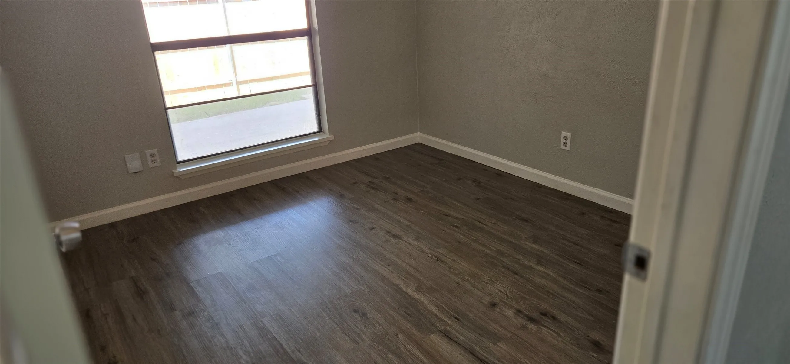 Single Family Residence For Sale in Dallas County , 7322 Long Canyon Trail, Dallas, Texas 75249, 4 Bedroom, 2 Bathroom, 2 Garage spaces, 1,960 Sqft, built in 1977, mls#21334691, Real Estate Agent in Dallas, Homes For Sale in Dallas county, Homes For Sale in Dallas, Realtor in Dallas Texas, Real Estate Brokerage Independent Realty Texas, Luminita Cordes Realtor