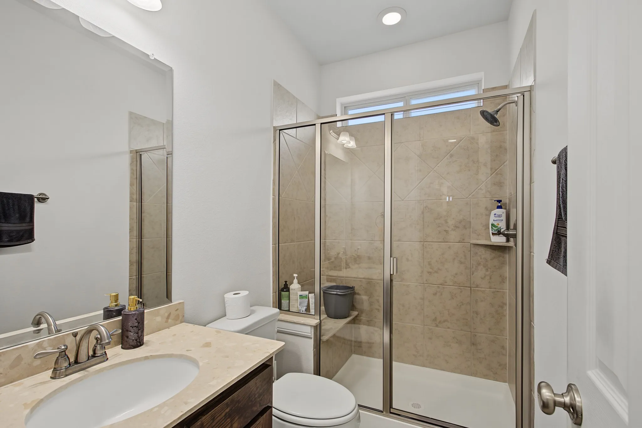 Single Family Residence For Rent in Collin County , 8701 Fairway Lane, Mc Kinney, Texas 75070, 5 Bedroom, 4 Bathroom, 2 Garage spaces, 3,037 Sqft, built in 2019, mls#21330576, Real Estate Agent in Mc Kinney, Homes For Rent in Collin county, Homes For Rent in Mc Kinney, Realtor in Mc Kinney Texas, Real Estate Brokerage Independent Realty Texas, Luminita Cordes Realtor