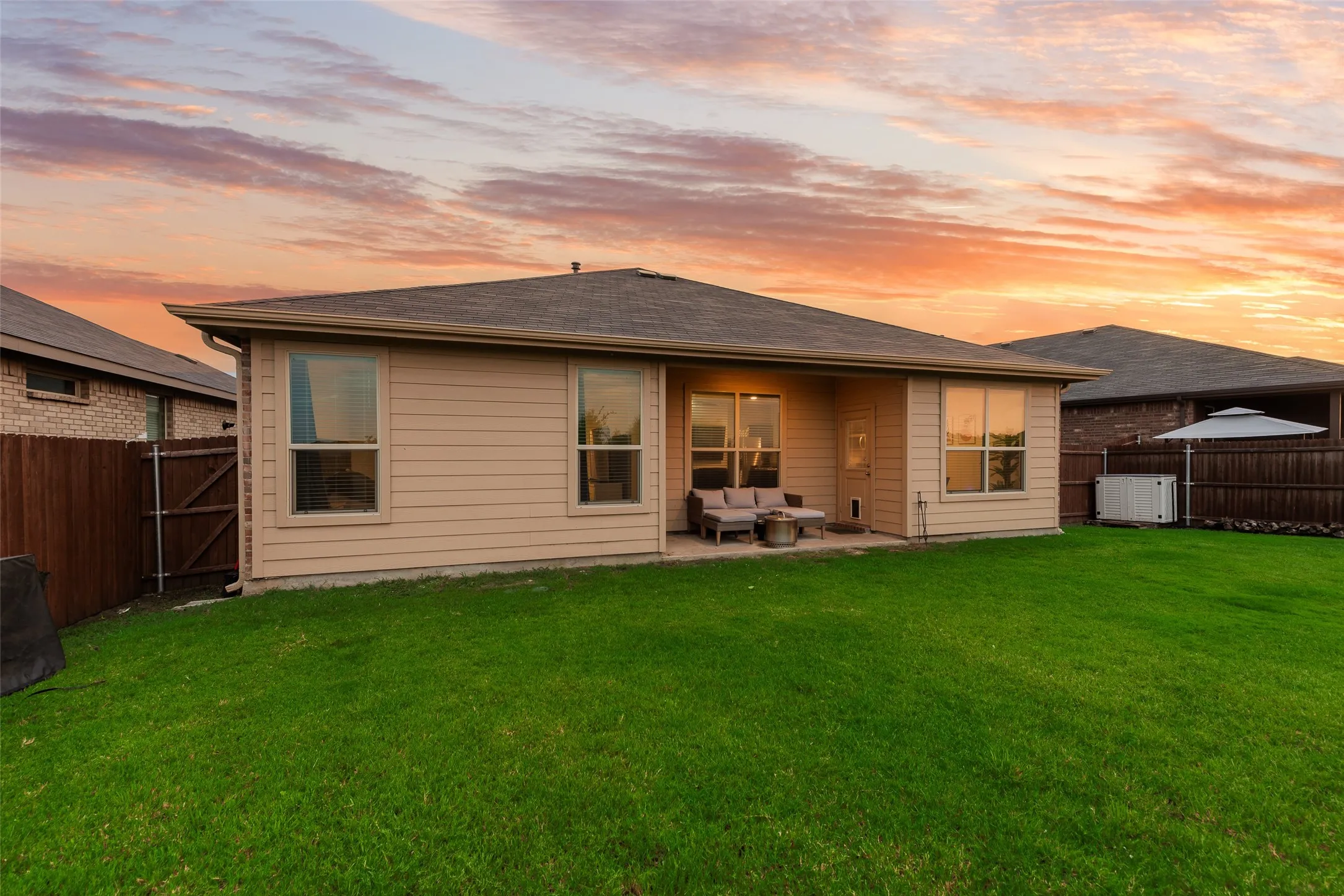 Single Family Residence For Sale in Tarrant County , 516 Drowsy Water Trail, Fort Worth, Texas 76131, 3 Bedroom, 2 Bathroom, 2 Garage spaces, 1,516 Sqft, built in 2023, mls#21334591, Real Estate Agent in Fort Worth, Homes For Sale in Tarrant county, Homes For Sale in Fort Worth, Realtor in Fort Worth Texas, Real Estate Brokerage Independent Realty Texas, Luminita Cordes Realtor