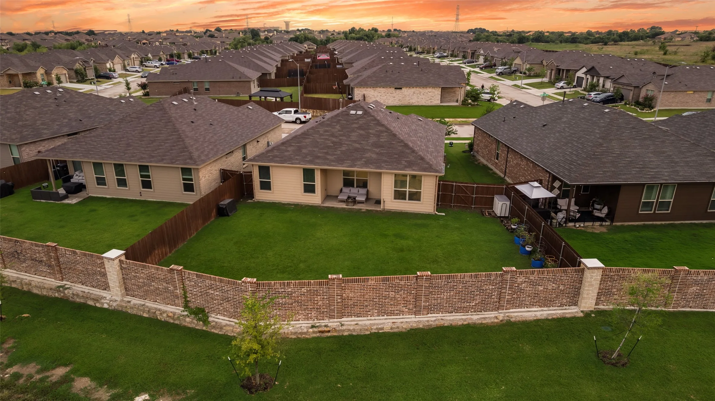 Single Family Residence For Sale in Tarrant County , 516 Drowsy Water Trail, Fort Worth, Texas 76131, 3 Bedroom, 2 Bathroom, 2 Garage spaces, 1,516 Sqft, built in 2023, mls#21334591, Real Estate Agent in Fort Worth, Homes For Sale in Tarrant county, Homes For Sale in Fort Worth, Realtor in Fort Worth Texas, Real Estate Brokerage Independent Realty Texas, Luminita Cordes Realtor