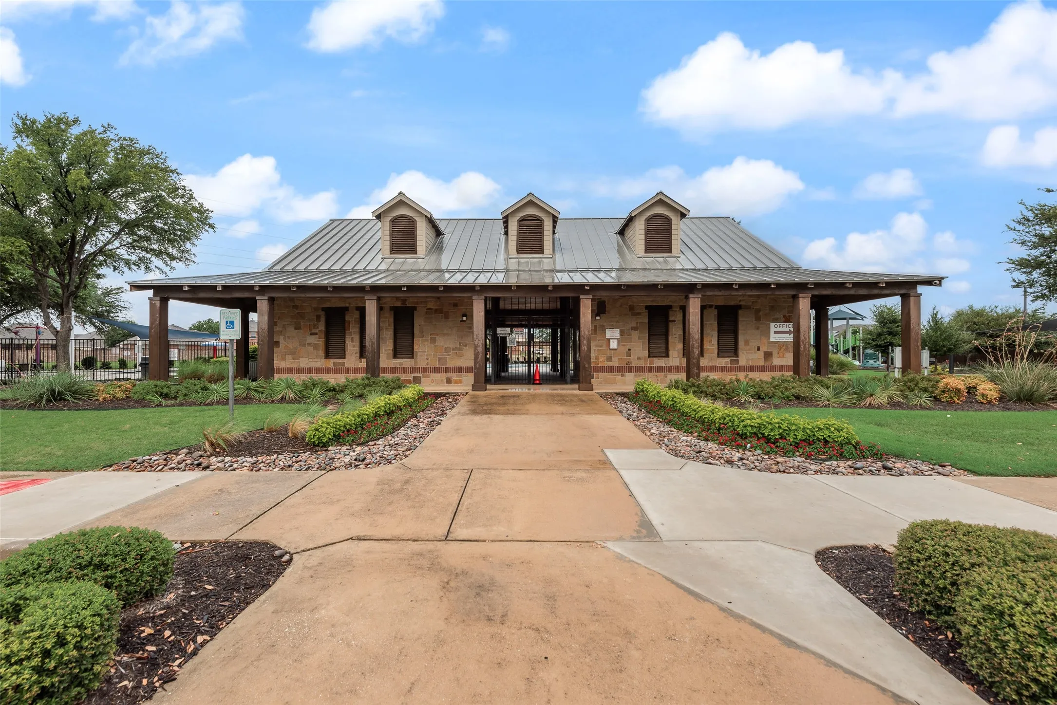 Single Family Residence For Sale in Tarrant County , 516 Drowsy Water Trail, Fort Worth, Texas 76131, 3 Bedroom, 2 Bathroom, 2 Garage spaces, 1,516 Sqft, built in 2023, mls#21334591, Real Estate Agent in Fort Worth, Homes For Sale in Tarrant county, Homes For Sale in Fort Worth, Realtor in Fort Worth Texas, Real Estate Brokerage Independent Realty Texas, Luminita Cordes Realtor