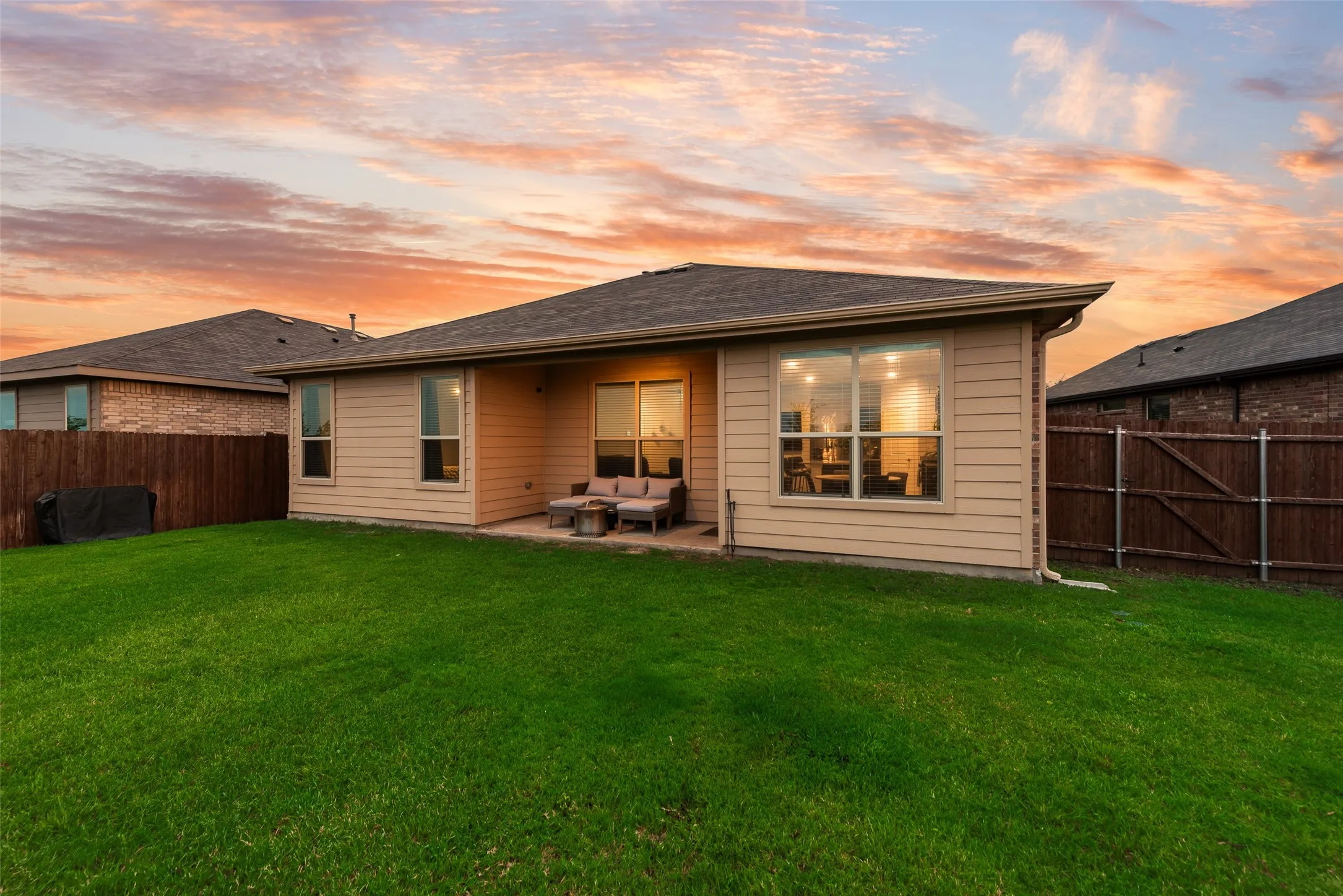 Single Family Residence For Sale in Tarrant County , 516 Drowsy Water Trail, Fort Worth, Texas 76131, 3 Bedroom, 2 Bathroom, 2 Garage spaces, 1,516 Sqft, built in 2023, mls#21334591, Real Estate Agent in Fort Worth, Homes For Sale in Tarrant county, Homes For Sale in Fort Worth, Realtor in Fort Worth Texas, Real Estate Brokerage Independent Realty Texas, Luminita Cordes Realtor